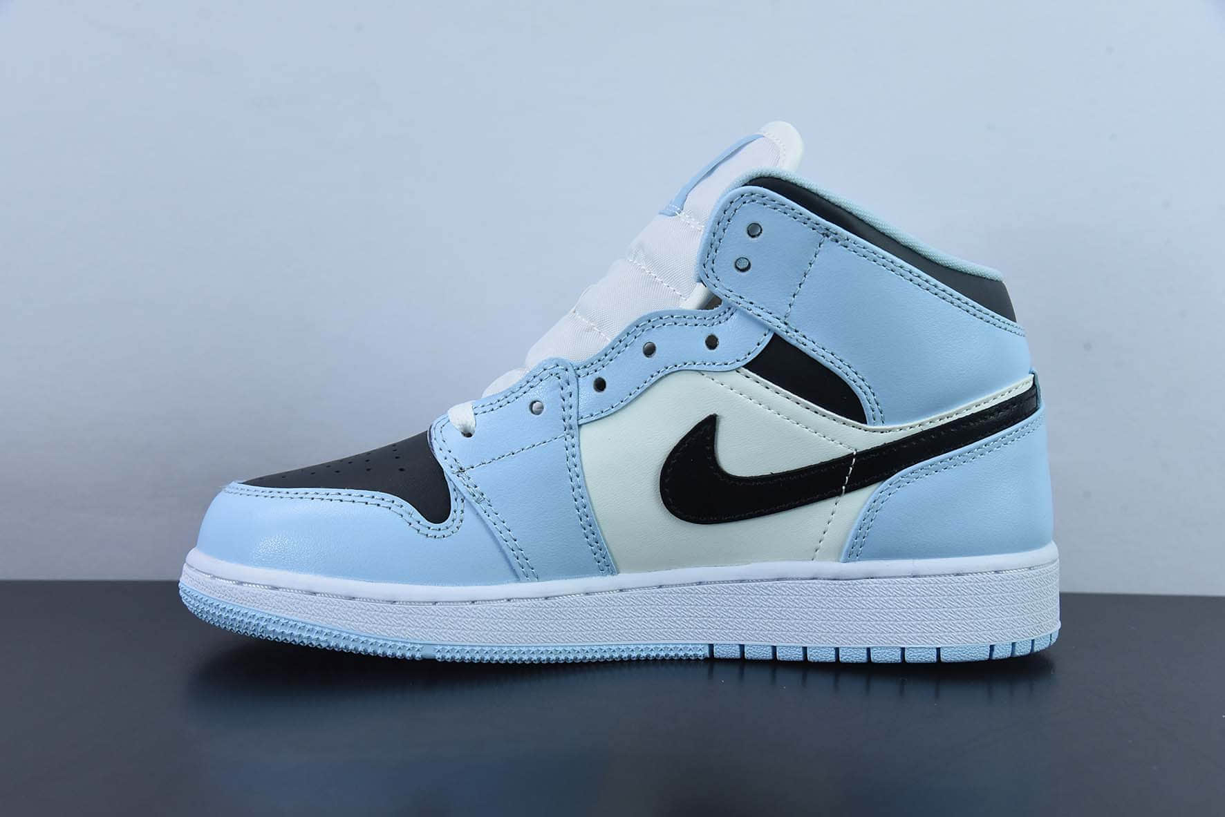 乔丹Air Jordan 1 Mid 白黑蓝中帮文化篮球鞋纯原版本 货号：555112-401