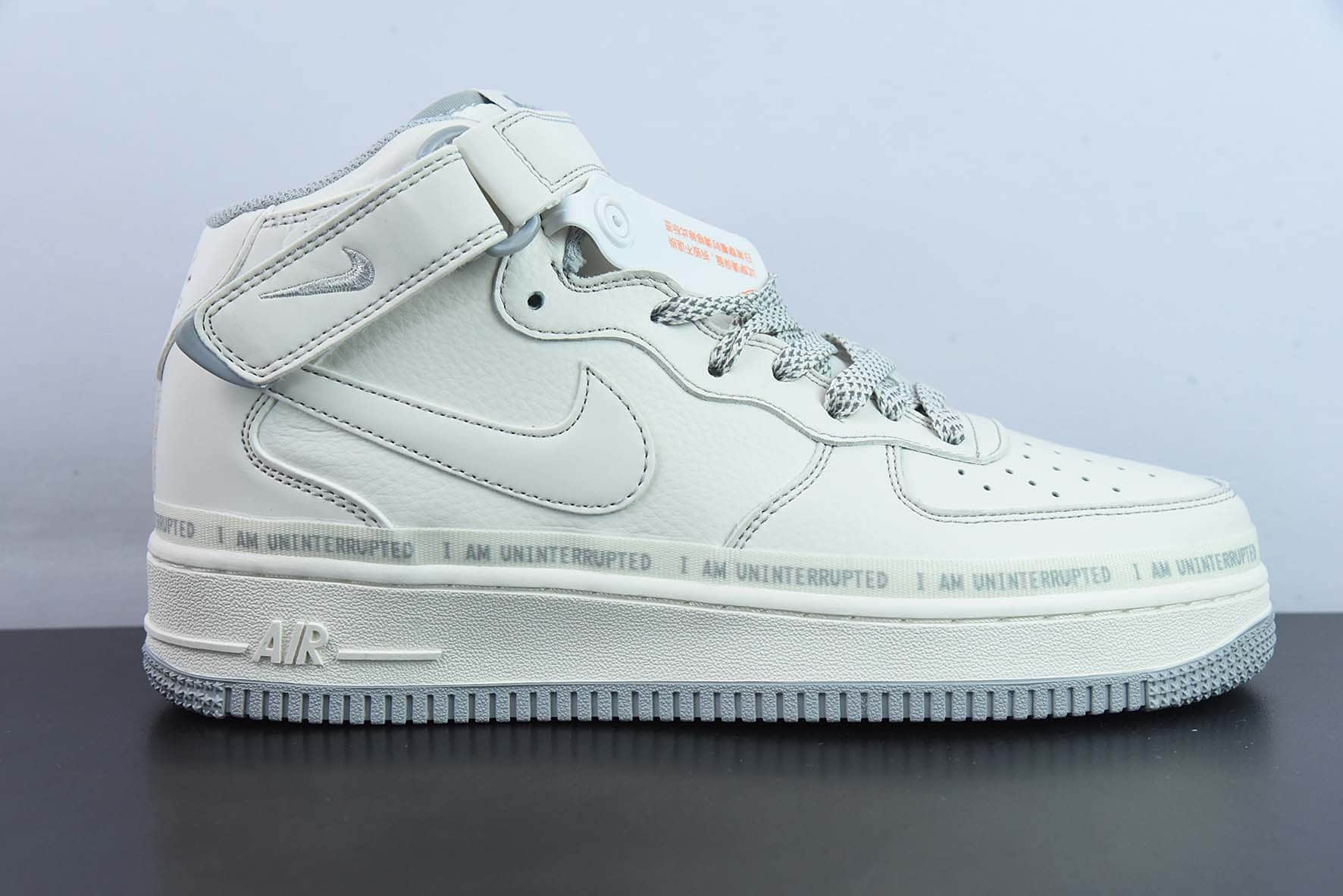 耐克Nike Uninterrupted×Nike Air Forece 1 Mid MORE THAN “米灰银中帮签名涂鸦”满天星空军一号中帮休闲板鞋纯原版本 货号：NU3380-636