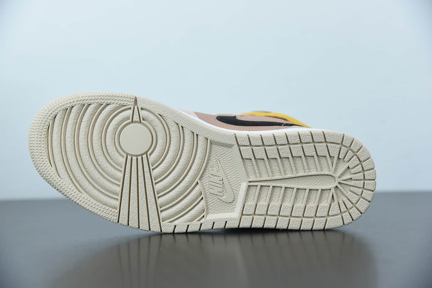 乔丹Air Jordan 1 Mid 淡粉橘中帮篮球鞋纯原版本 货号:DD2224 -200