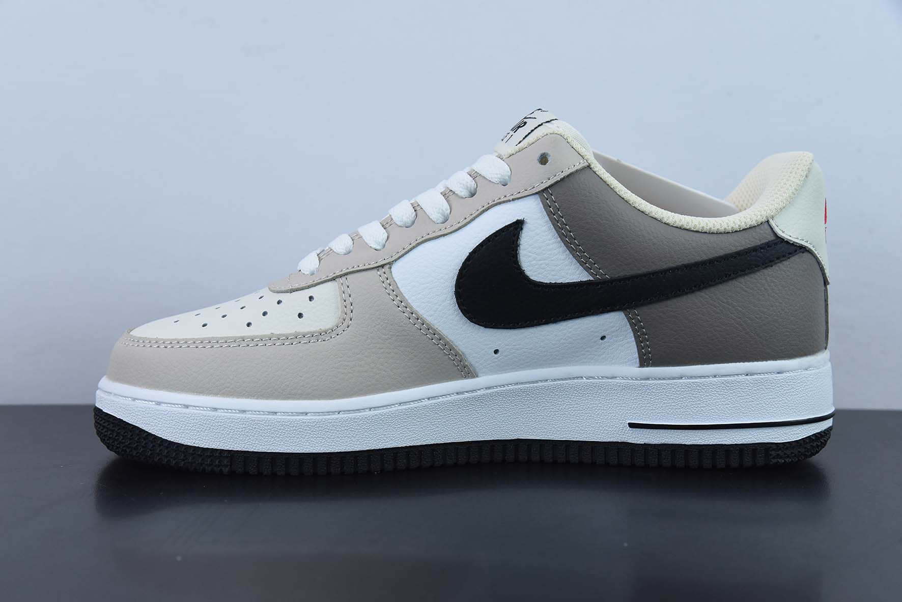 耐克Nike Air Force 1´07 LXXVachetta Tan翻毛奶茶黄棕白空军一号经典低帮休闲板鞋纯原版本 货号：JO8969-785