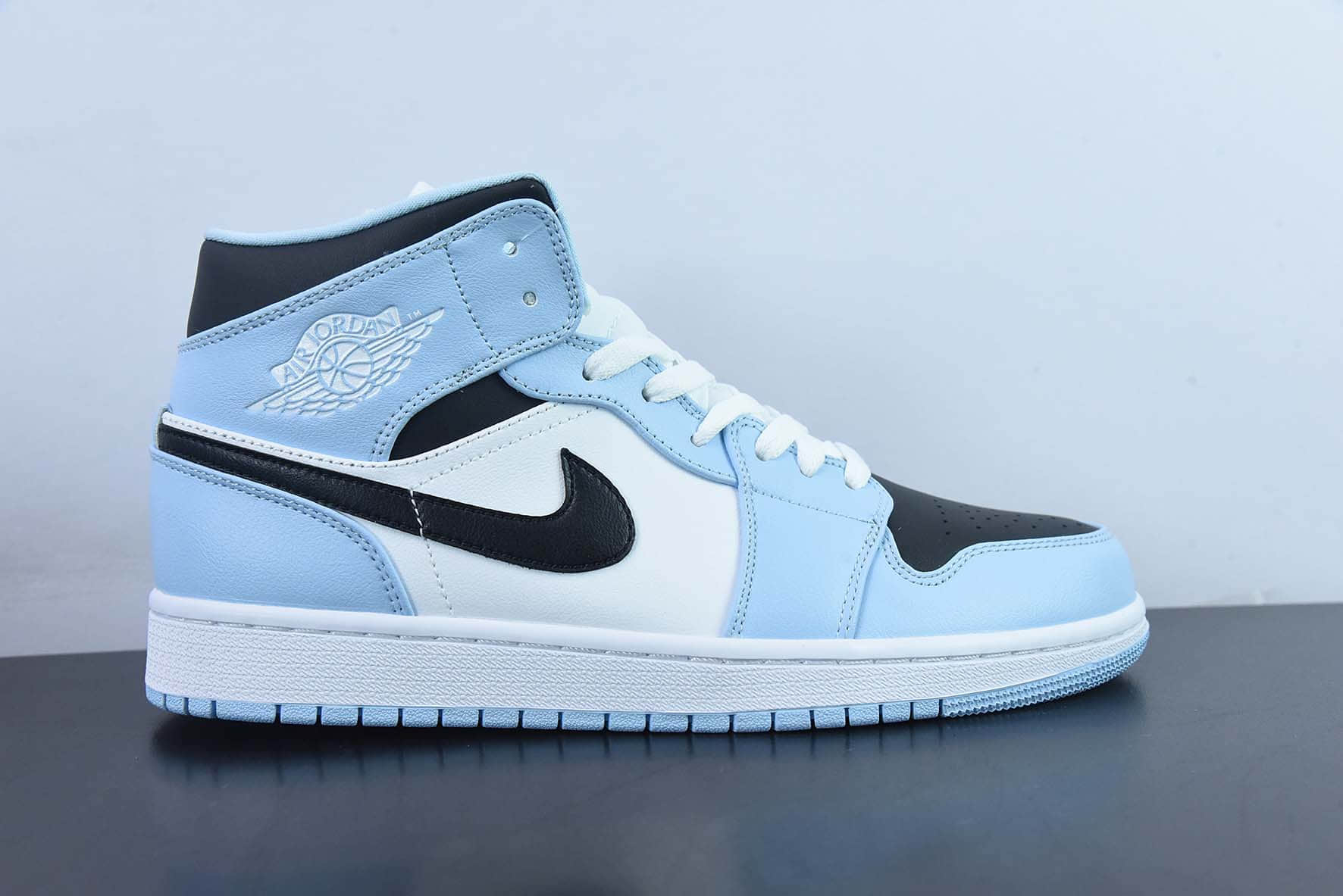乔丹Air Jordan 1 Mid University Blue AJ1 乔1清新蓝中邦篮球鞋纯原版本 货号: 555112-401
