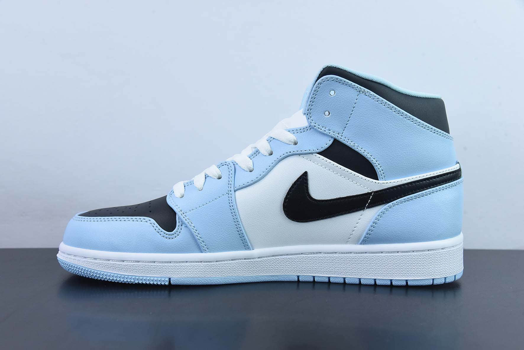 乔丹Air Jordan 1 Mid University Blue AJ1 乔1清新蓝中邦篮球鞋纯原版本 货号: 555112-401