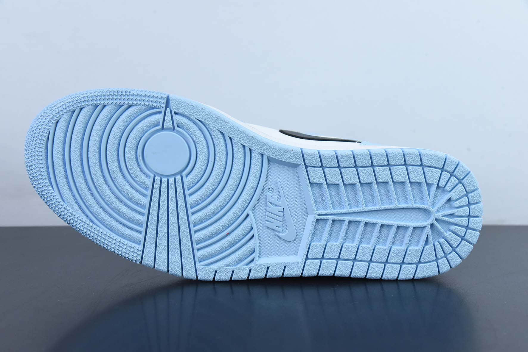 乔丹Air Jordan 1 Mid University Blue AJ1 乔1清新蓝中邦篮球鞋纯原版本 货号: 555112-401