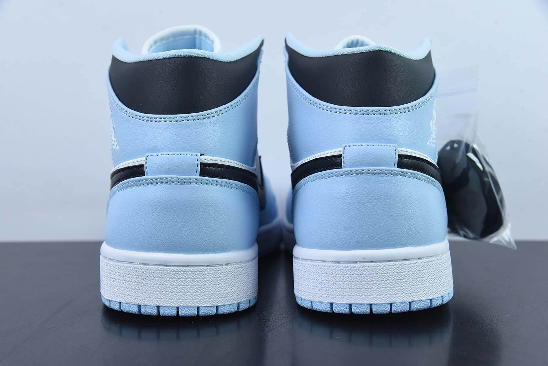 乔丹Air Jordan 1 Mid University Blue AJ1 乔1清新蓝中邦篮球鞋纯原版本 货号: 555112-401
