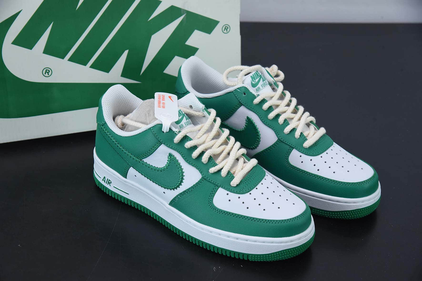 耐克Nike By You Air Force 1'07 Low Retro SP拼接皮革草绿白空军一号低帮休闲板鞋纯原版本 货号:DE0236-011