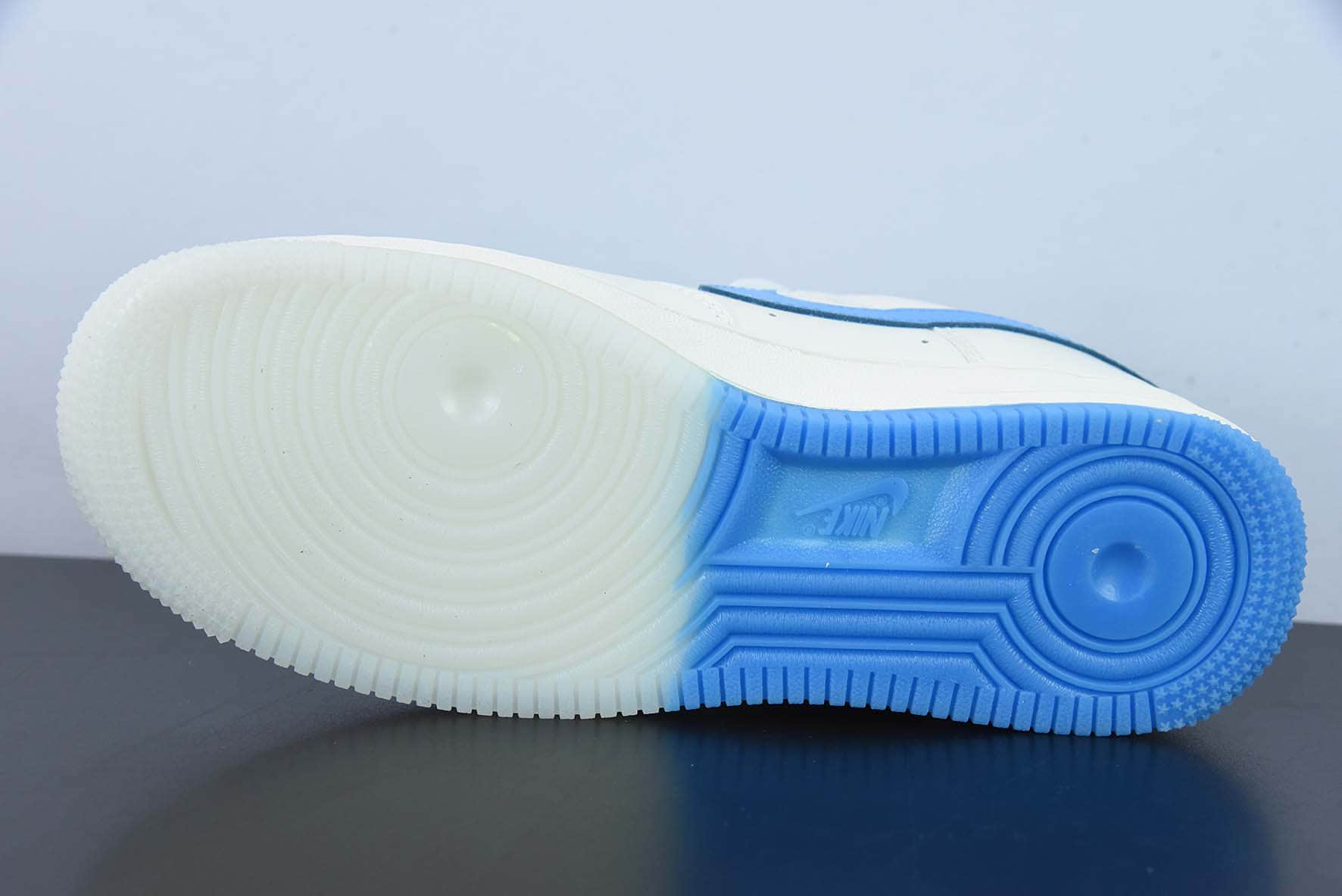 耐克NIke Air Force 1 '07 Low世界杯联名阿根廷—球王梅西空军一号低帮运动休闲板鞋纯原版本 货号:DR9868-800