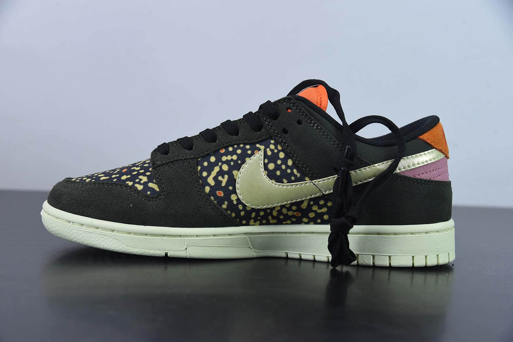 耐克Nike Dunk Low Rainbow Trout 鳝鱼联名款 SB低帮休闲板鞋纯原版本 货号:FH7523-300
