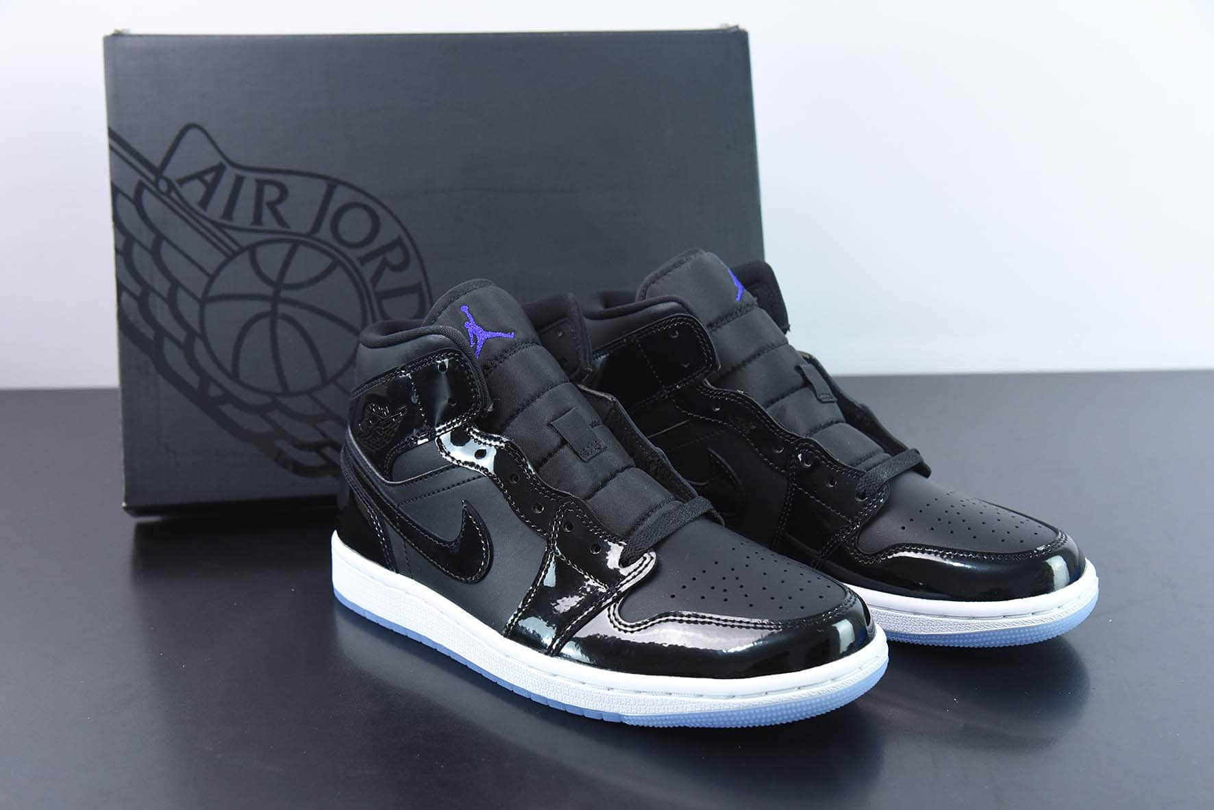 乔丹Air Jordan 1 Mid Space Jam AJ1大灌篮中帮篮球鞋纯原版本 货号：DV1308-004