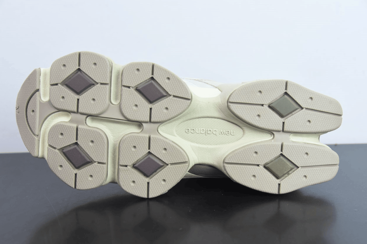 新百伦New Balance Joe Freshgoods x New Balance 9060联名系列灰浅棕复古休闲运动老爹鞋纯原版本 货号：U9060FNA