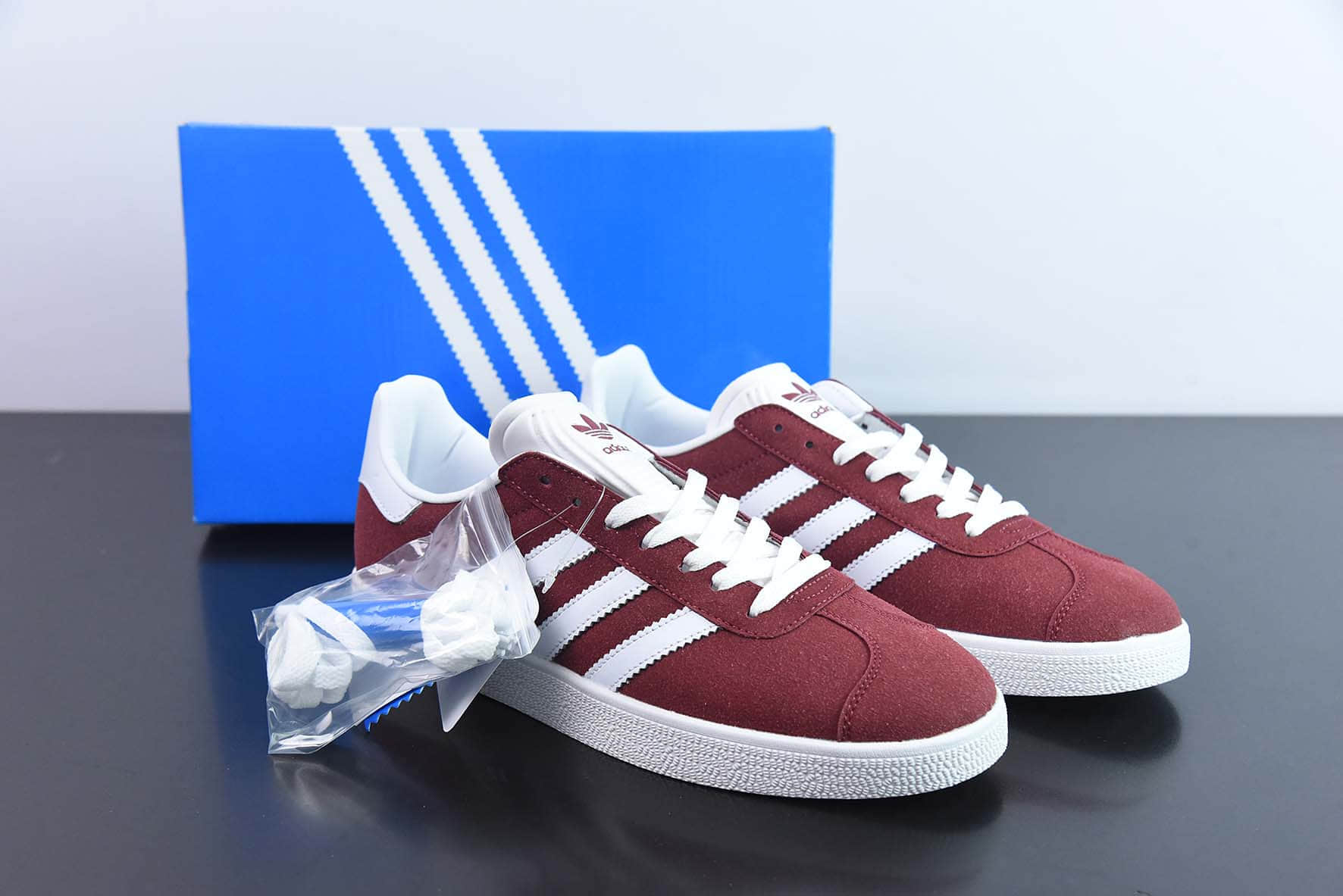 阿迪达斯Adidas Originals GazelleEsquisite Gucci羚羊系列酒红白低帮复古百搭休闲运动板鞋纯原版本 货号：B41645