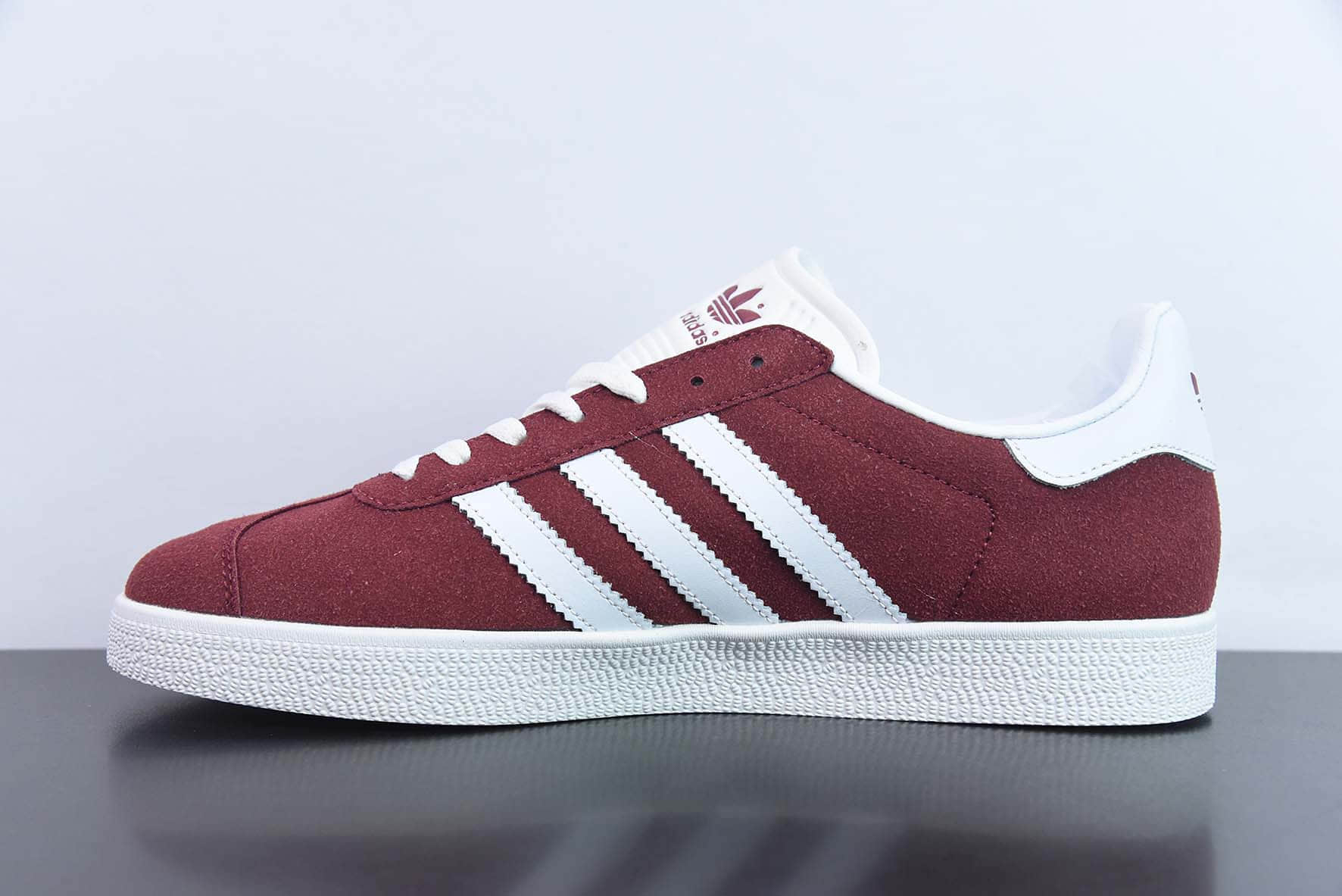 阿迪达斯Adidas Originals GazelleEsquisite Gucci羚羊系列酒红白低帮复古百搭休闲运动板鞋纯原版本 货号：B41645