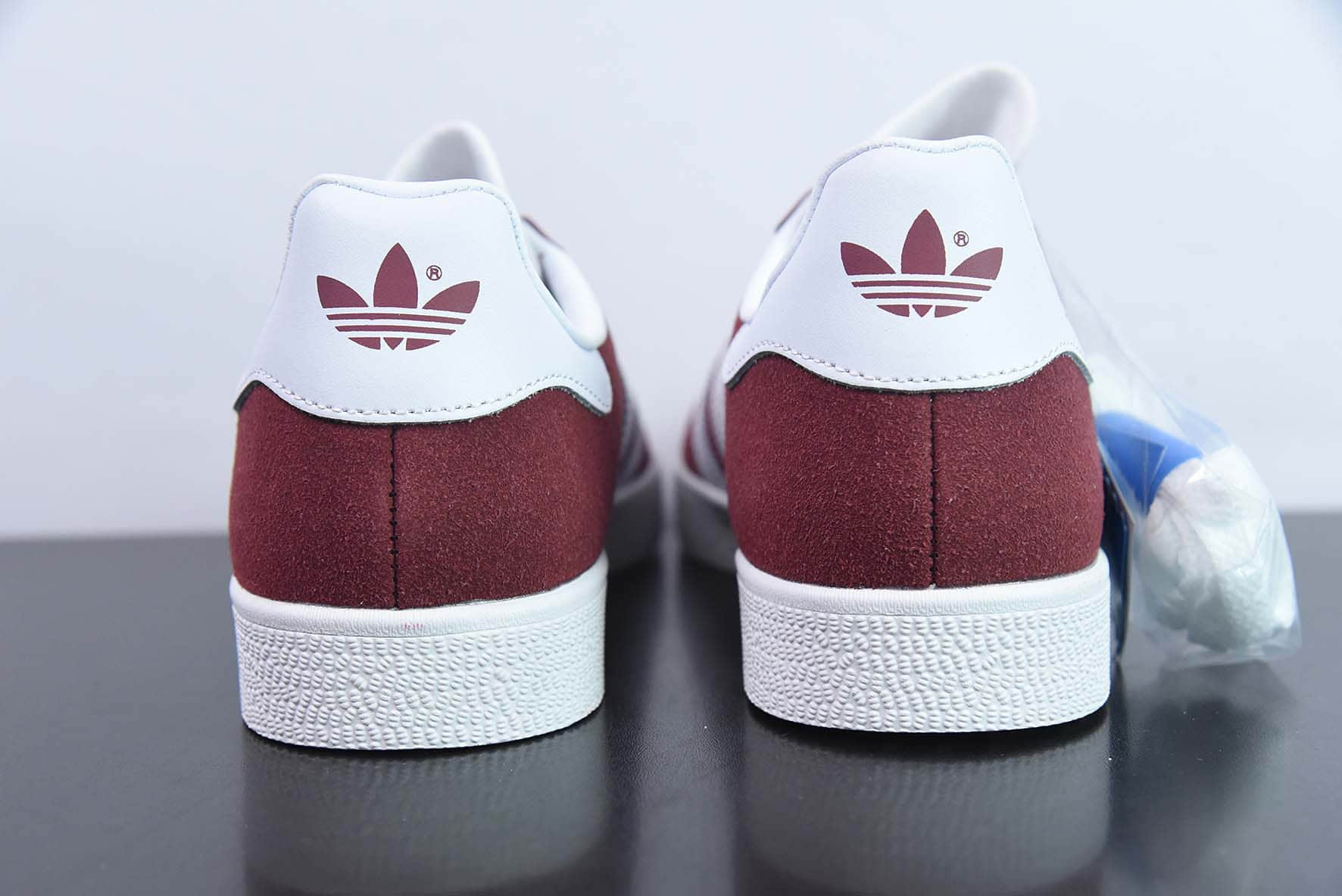 阿迪达斯Adidas Originals GazelleEsquisite Gucci羚羊系列酒红白低帮复古百搭休闲运动板鞋纯原版本 货号：B41645