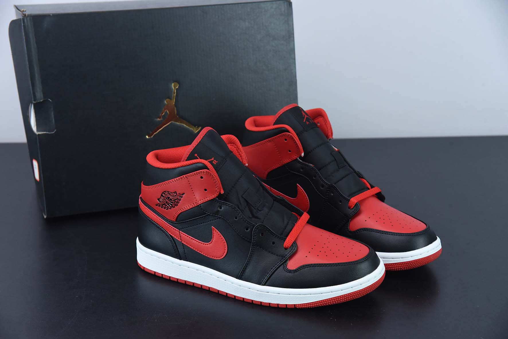 乔丹Air Jordan 1 Mid Alternate Bred AJ1黑红禁穿中帮篮球鞋纯原版本 货号:DQ8426-060