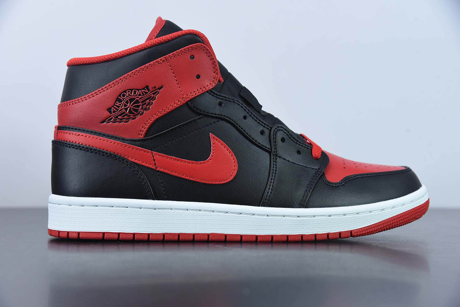 乔丹Air Jordan 1 Mid Alternate Bred AJ1黑红禁穿中帮篮球鞋纯原版本 货号:DQ8426-060
