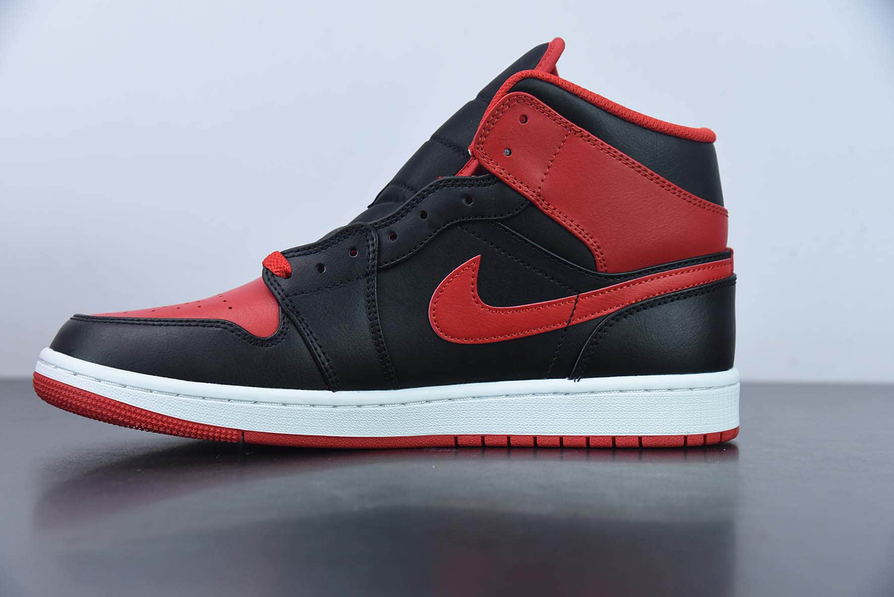 乔丹Air Jordan 1 Mid Alternate Bred AJ1黑红禁穿中帮篮球鞋纯原版本 货号:DQ8426-060