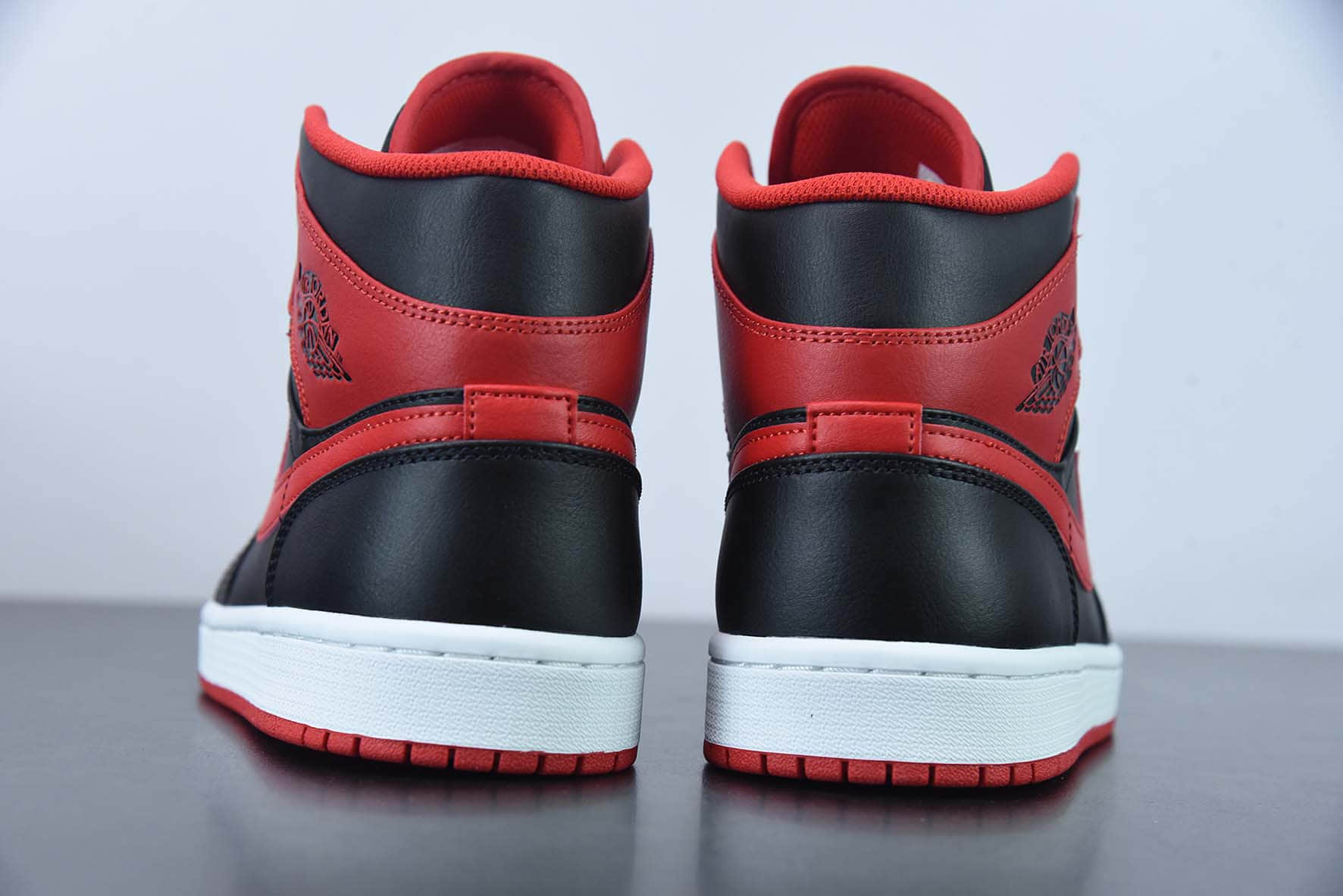 乔丹Air Jordan 1 Mid Alternate Bred AJ1黑红禁穿中帮篮球鞋纯原版本 货号:DQ8426-060