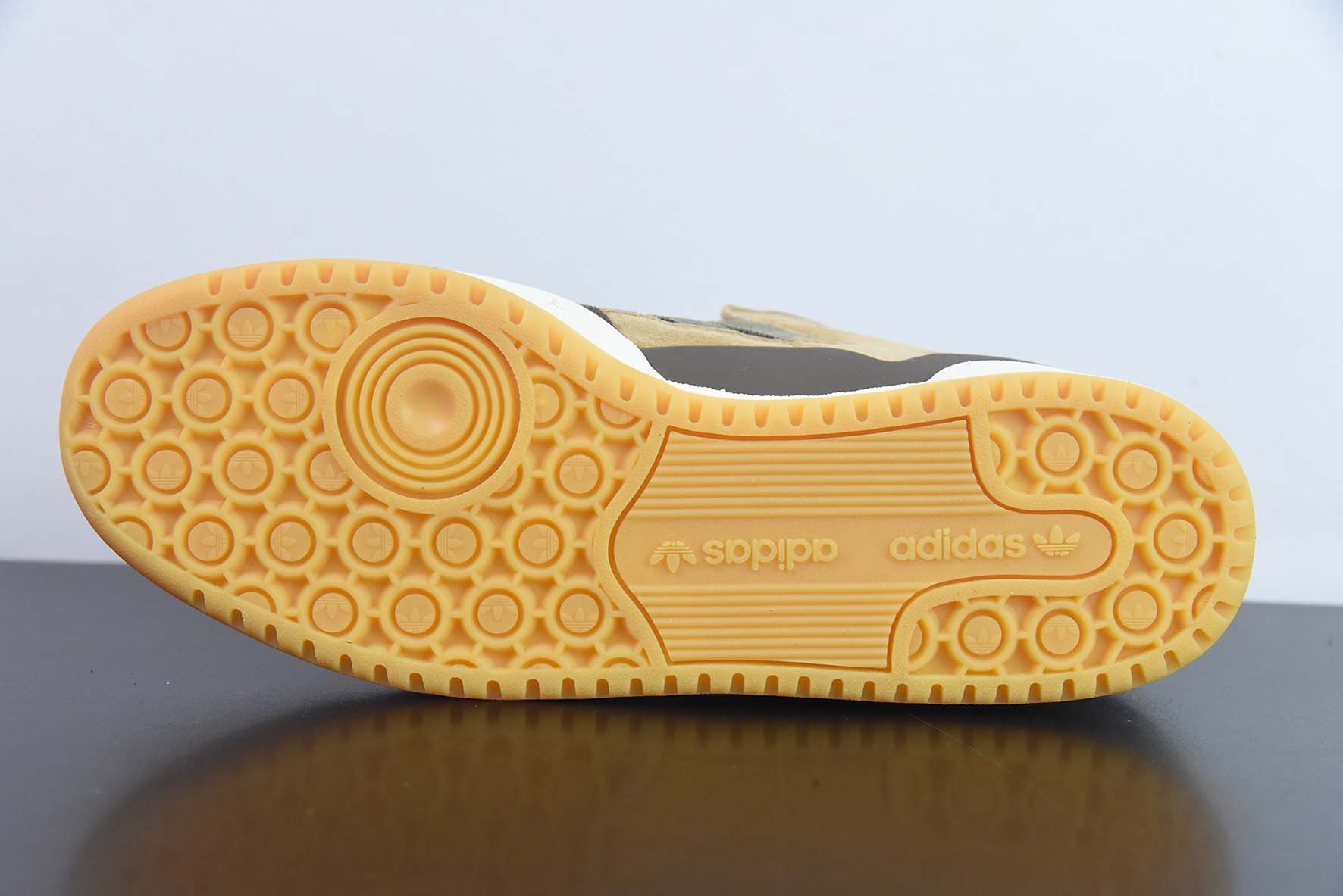 阿迪达斯Adidas Originals Forum 84 Low 深棕麦黄浅灰罗马系列魔术贴低帮休闲板鞋纯原版本 货号:GW4334