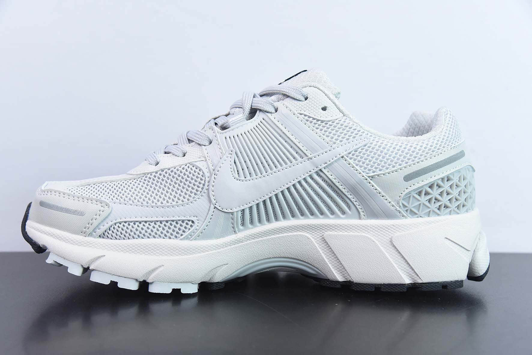耐克Nike Zoom Vomero 5Dark Grey佛莫罗5代系列经典“炭灰银”运动鞋纯原版本 货号:BV1358-001