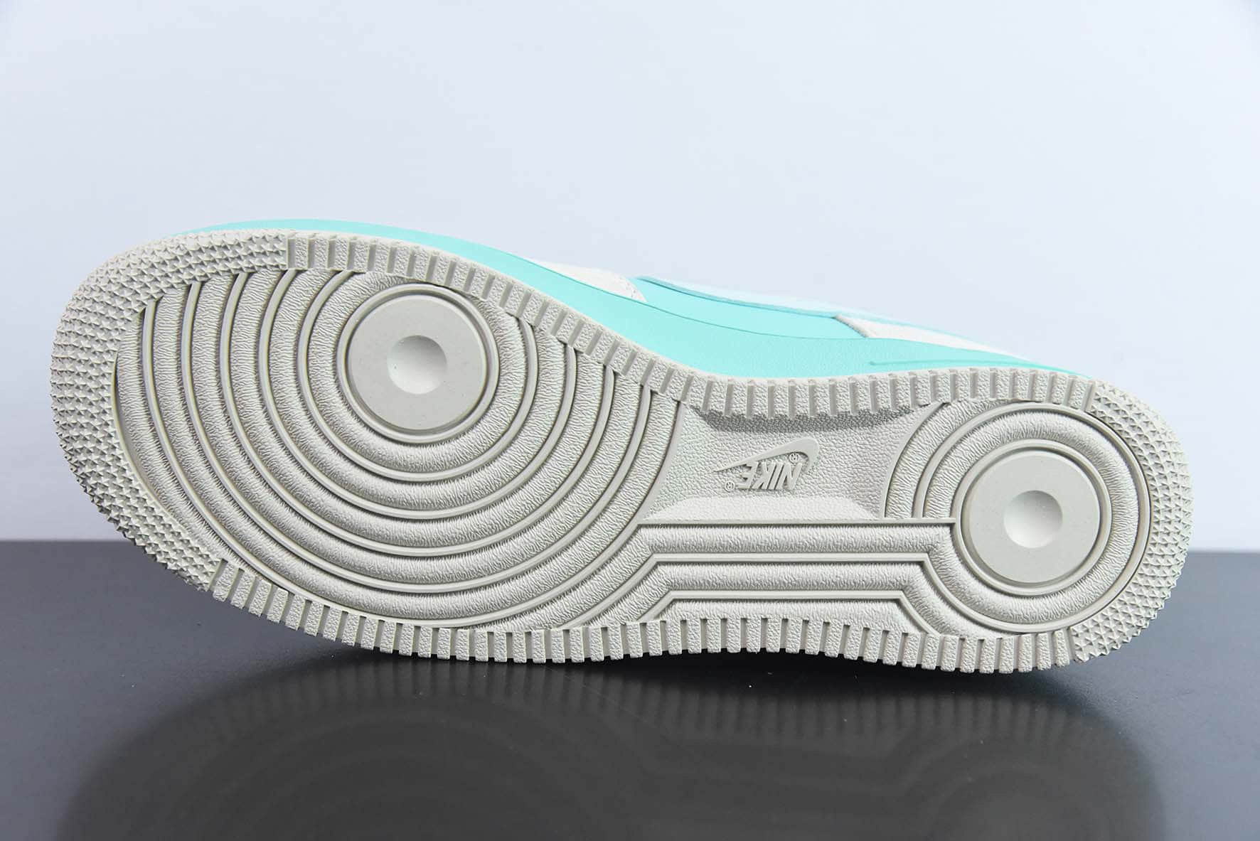 耐克Nike iffany & Co. x Nk Air Force 1'07 Low SP Friends and Family 蒂芙尼灰蓝亚洲限定联名款空军一号低帮休闲板鞋纯原版本 货号:DZ1382-222