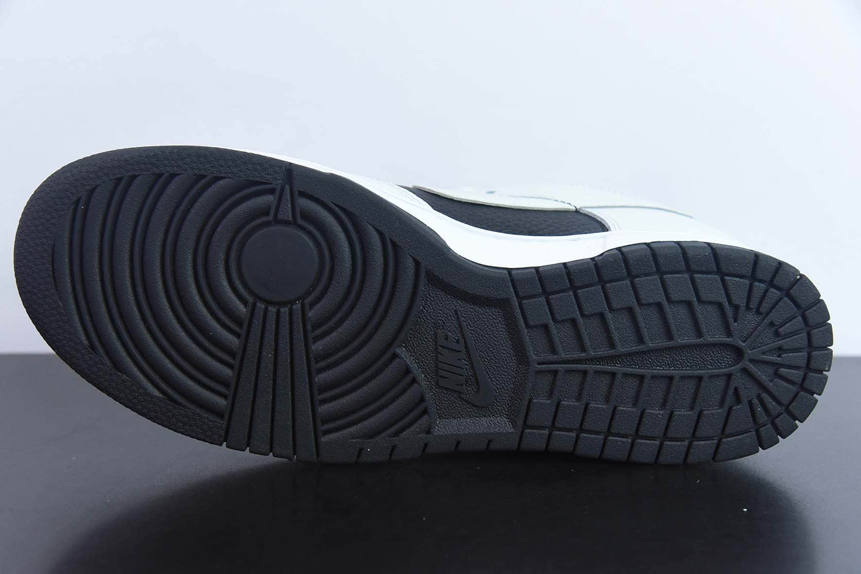 耐克Nike SB Dunk LowGrey Panda Volt影子灰黑荧光绿扣篮系列低帮休闲运动滑板板鞋纯原版本 货号:FD9756-001