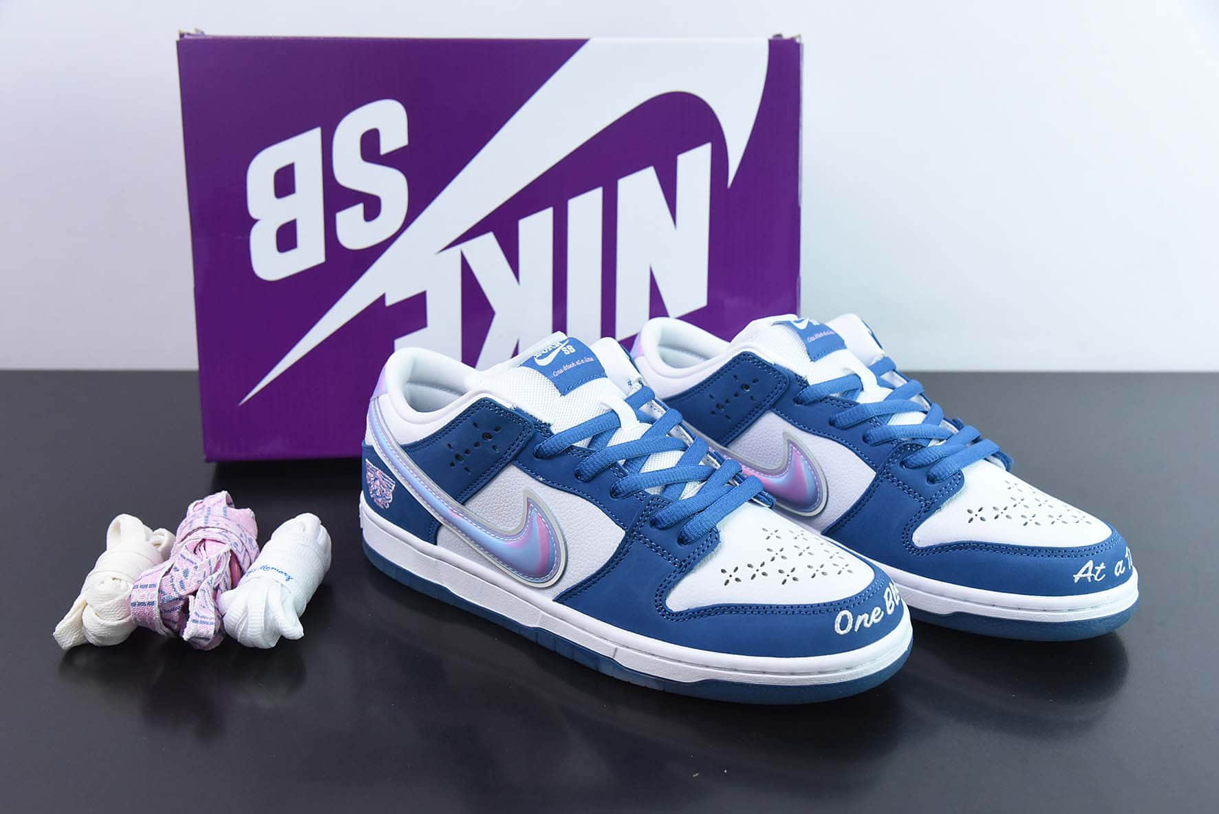 耐克Nike Born x Raised x NK SB Dunk LowOne Block at a Time白蓝全息镭射雪花冲孔扣篮系列低帮休闲运动滑板板鞋纯原版本 货号:FN7819-400