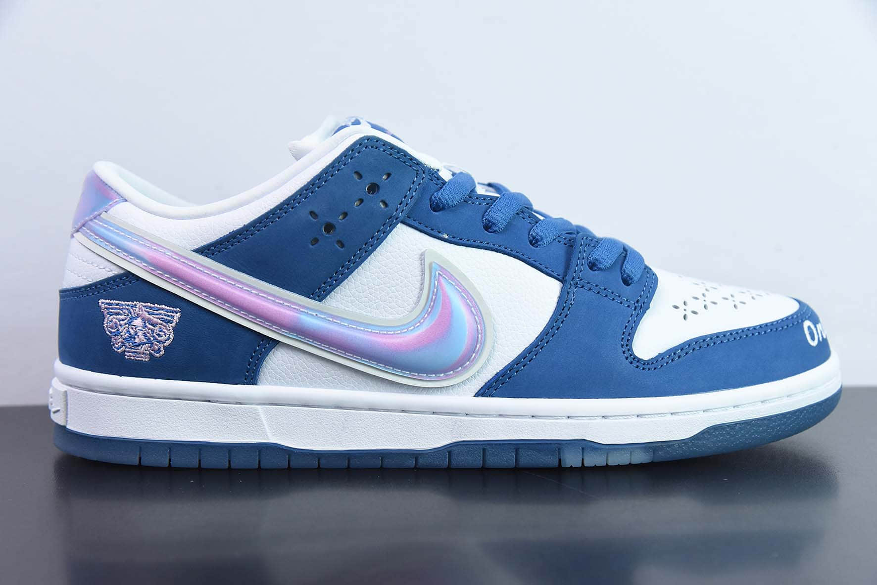 耐克Nike Born x Raised x NK SB Dunk LowOne Block at a Time白蓝全息镭射雪花冲孔扣篮系列低帮休闲运动滑板板鞋纯原版本 货号:FN7819-400