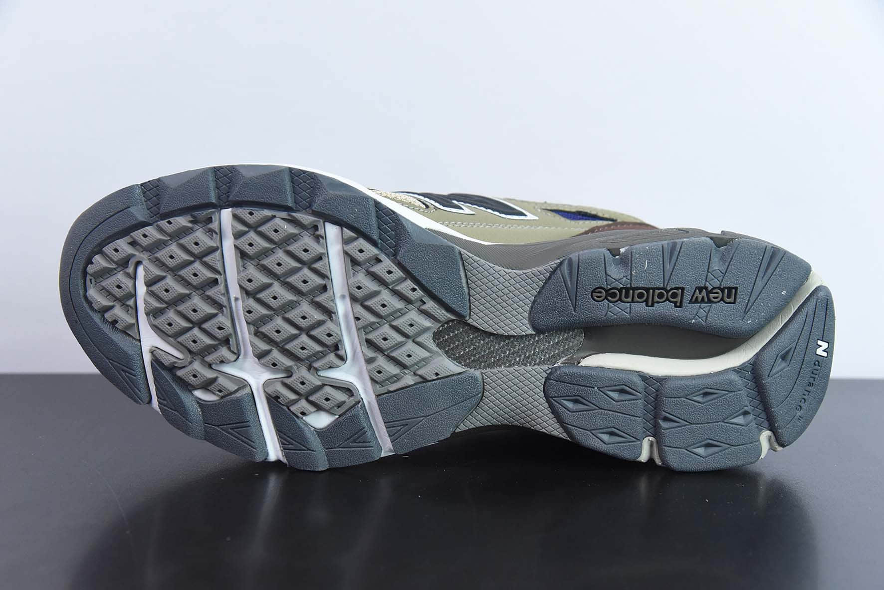 新百伦New Balance Made in USA M990V3KhakiOrange三代系列卡其深棕橙低帮美产血统经典复古休闲运动百搭老爹跑步鞋纯原版本 货号:M990BT3