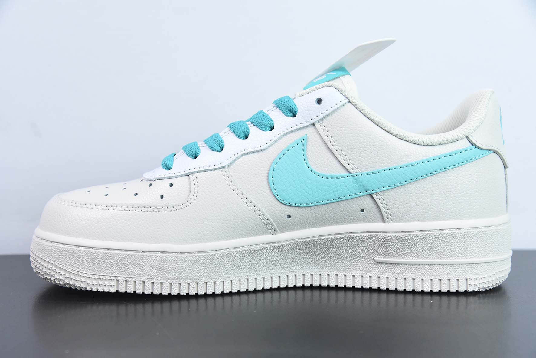 耐克Nike Tiffany & Co. x Nk Air Force 1'07 Low SP Friends and Family 蒂芙尼联名款米白灰蓝空军一号低帮休闲板鞋纯原版本 货号:DZ1382-211