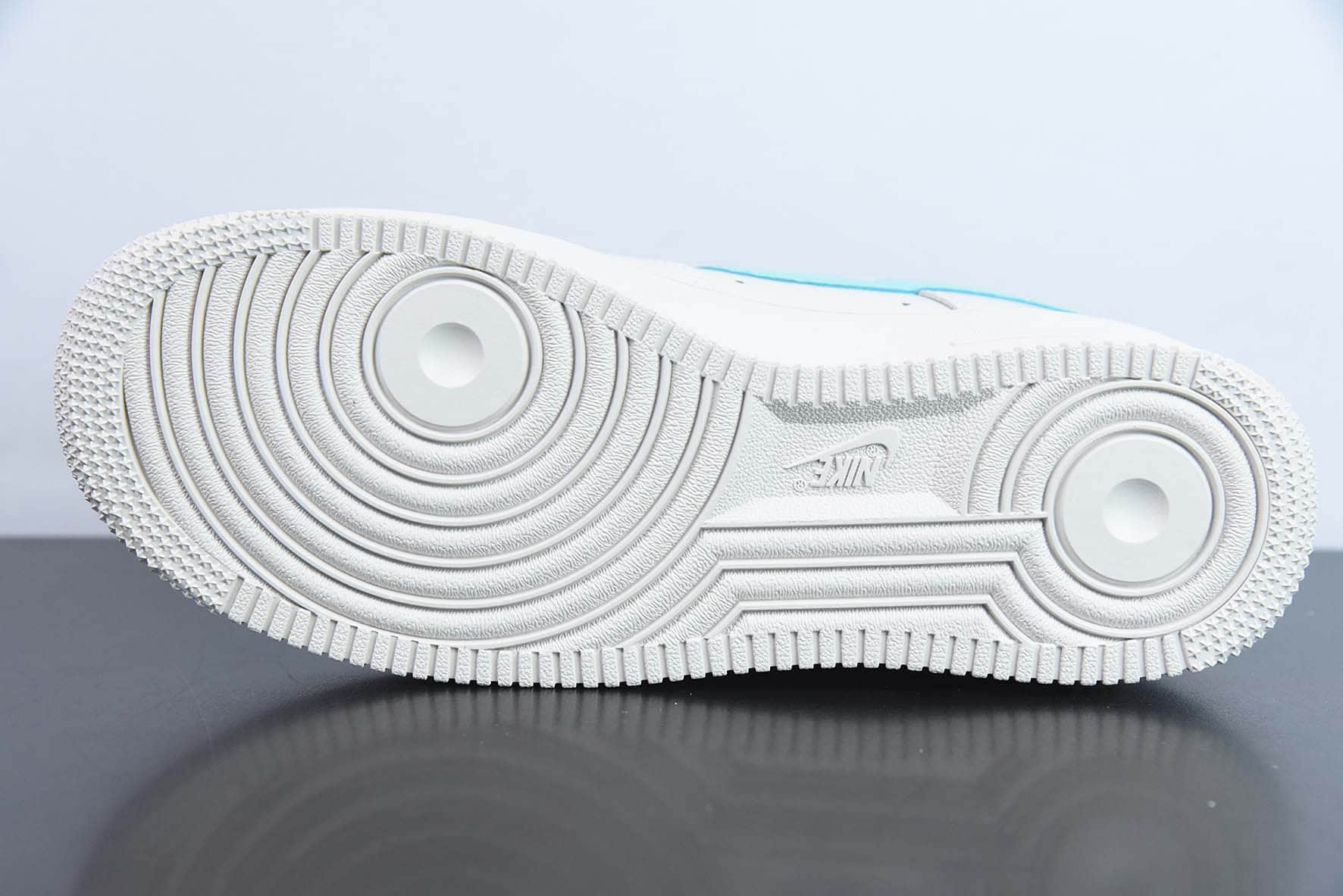 耐克Nike Tiffany & Co. x Nk Air Force 1'07 Low SP Friends and Family 蒂芙尼联名款米白灰蓝空军一号低帮休闲板鞋纯原版本 货号:DZ1382-211