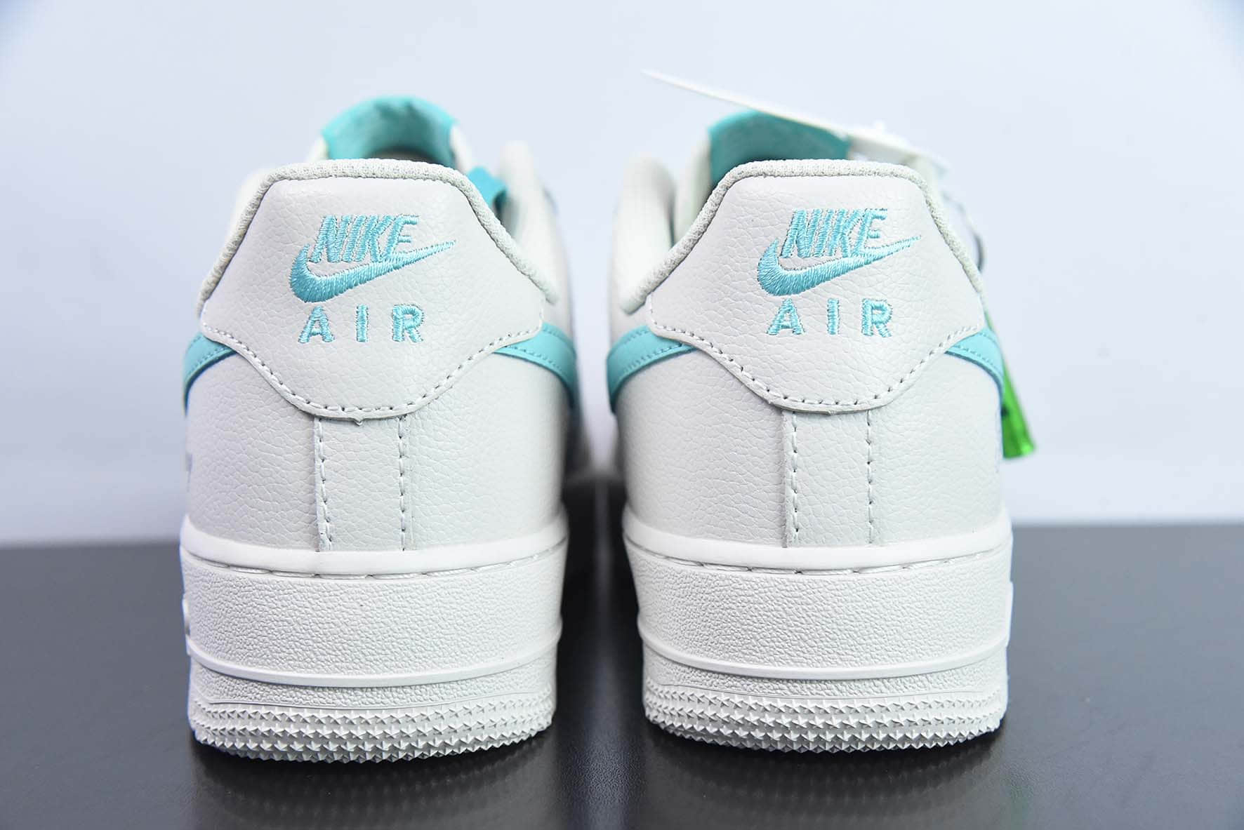 耐克Nike Tiffany & Co. x Nk Air Force 1'07 Low SP Friends and Family 蒂芙尼联名款米白灰蓝空军一号低帮休闲板鞋纯原版本 货号:DZ1382-211