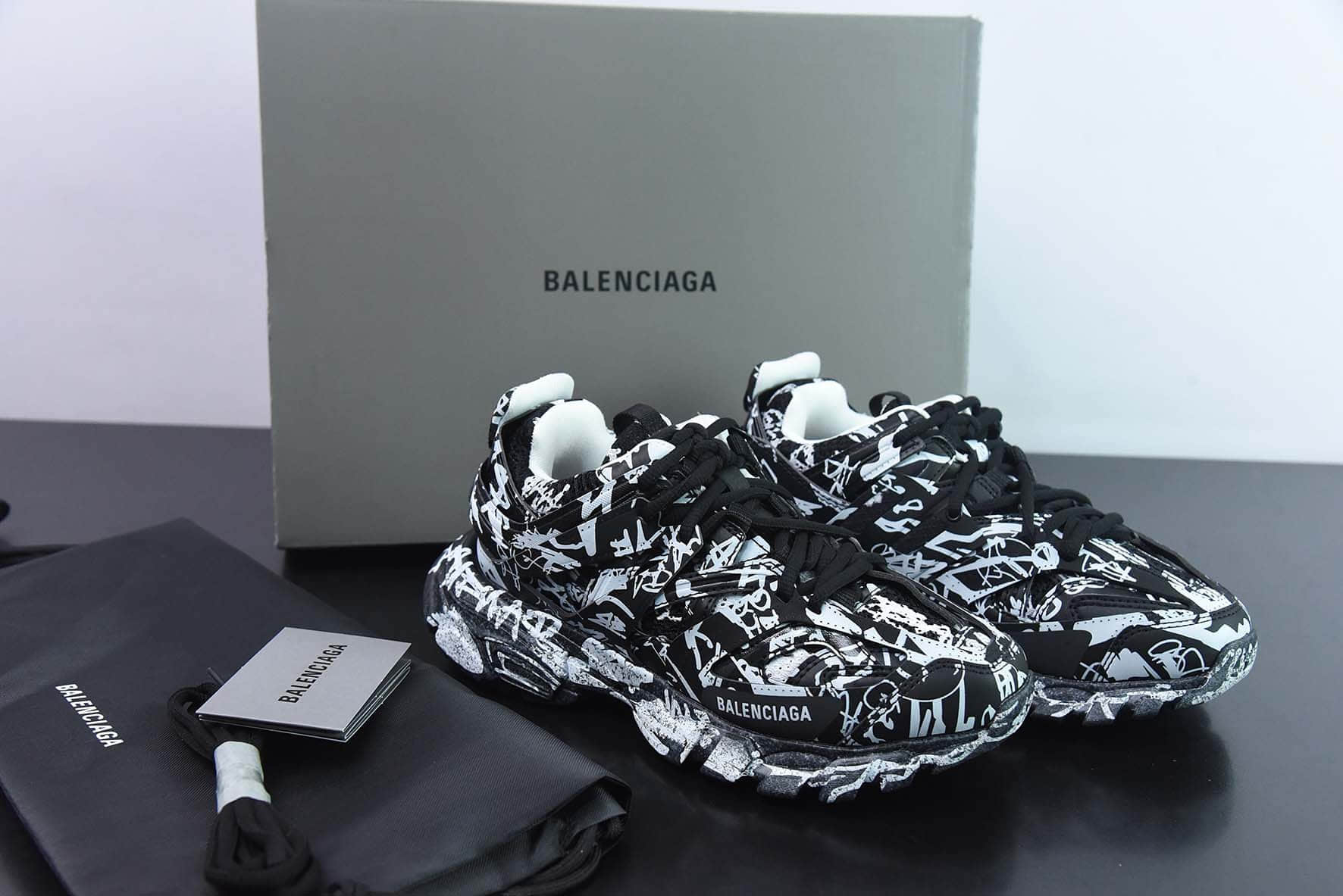 巴黎世家BALENCIAGA Track Trainers 3.0代系列黑白满面涂鸦复古野跑姥爹潮流百搭休闲慢跑鞋纯原版本 货号:542436 W3RRA 1090