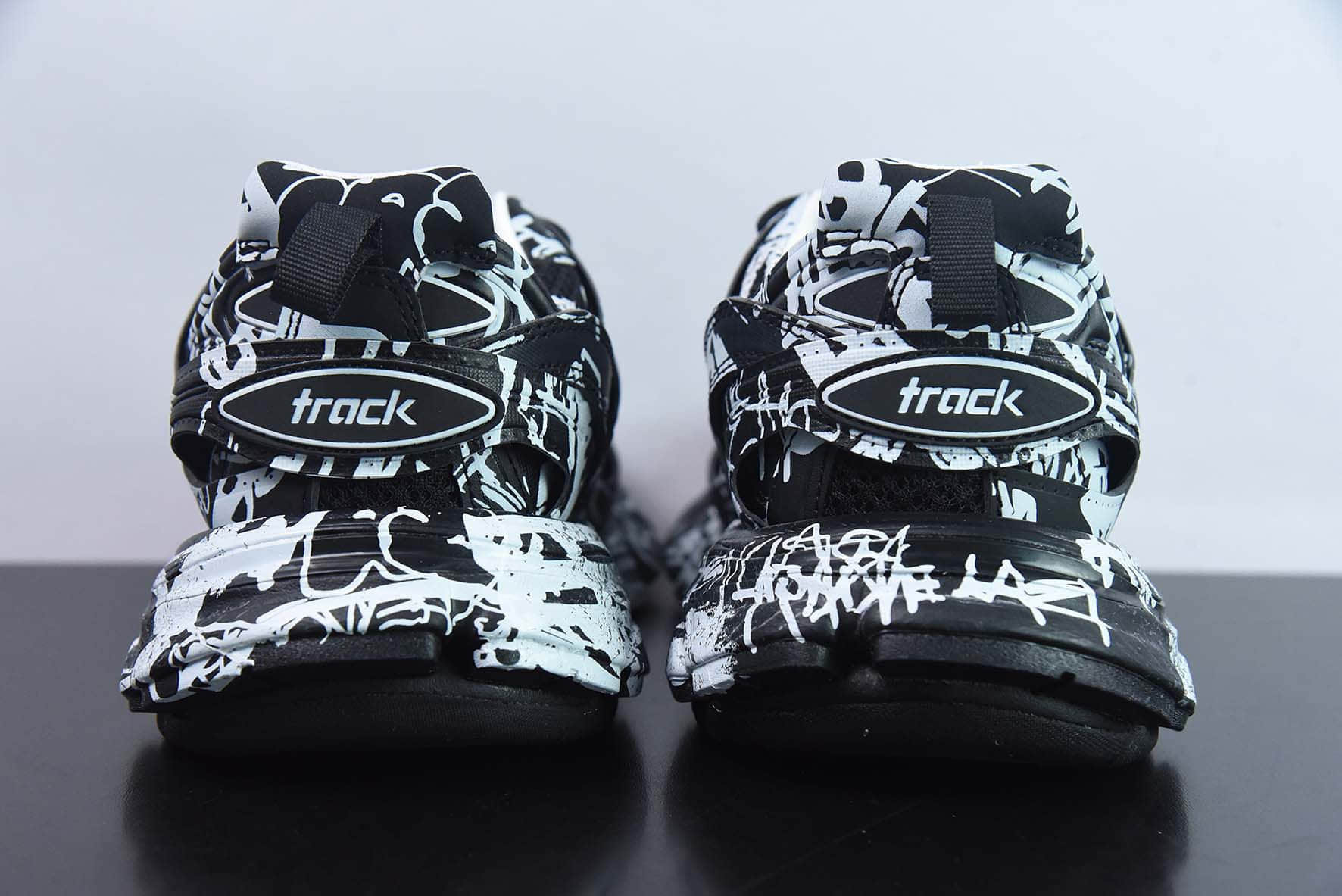 巴黎世家BALENCIAGA Track Trainers 3.0代系列黑白满面涂鸦复古野跑姥爹潮流百搭休闲慢跑鞋纯原版本 货号:542436 W3RRA 1090