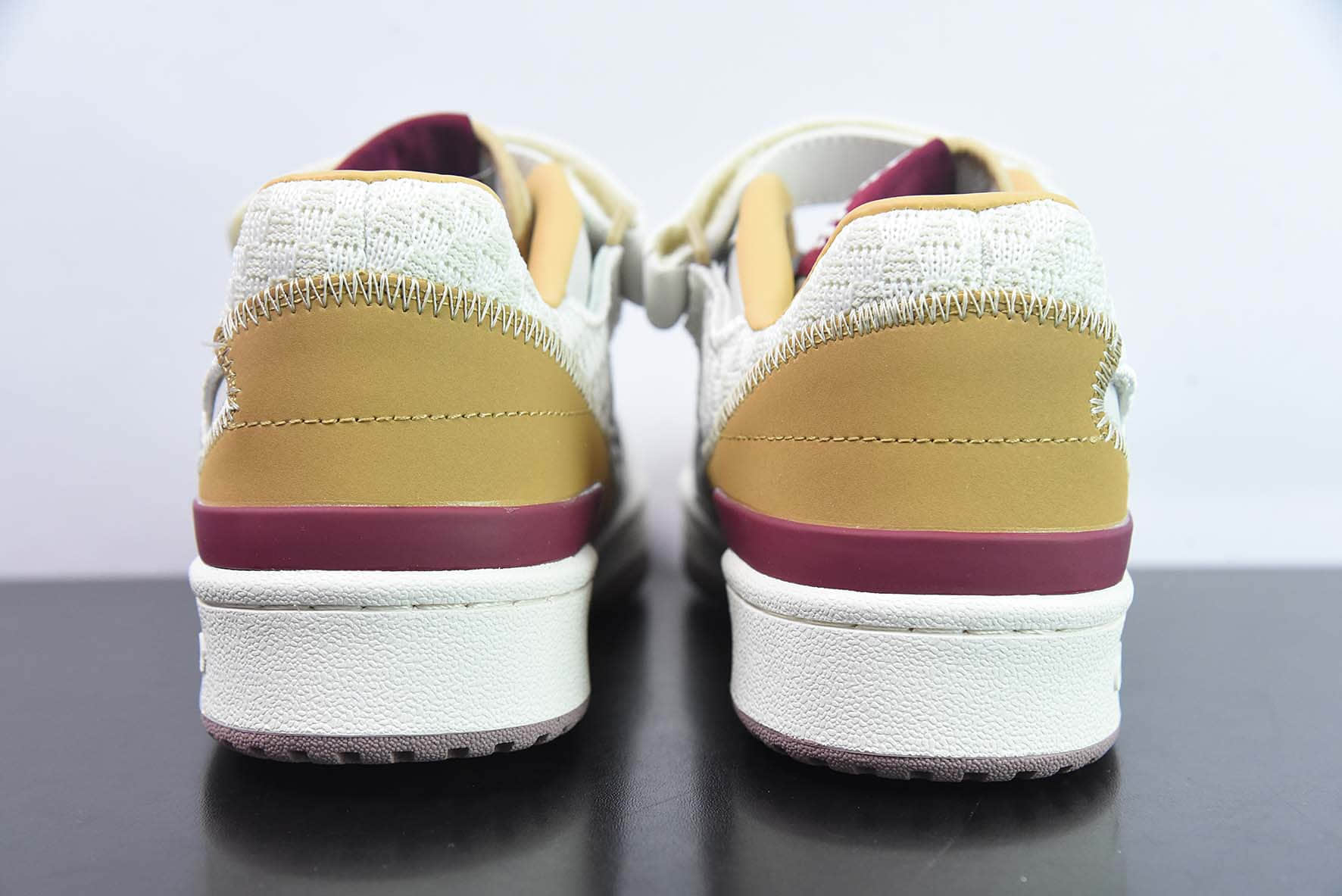 阿迪达斯Adidas Originals Forum 84 Low2023中国CNY兔年限定配色恭喜发财皮革米白麦黄酒红兔年限定罗马系列魔术贴低帮复古系带百搭休闲运动板鞋纯原版本 货号：IE1898