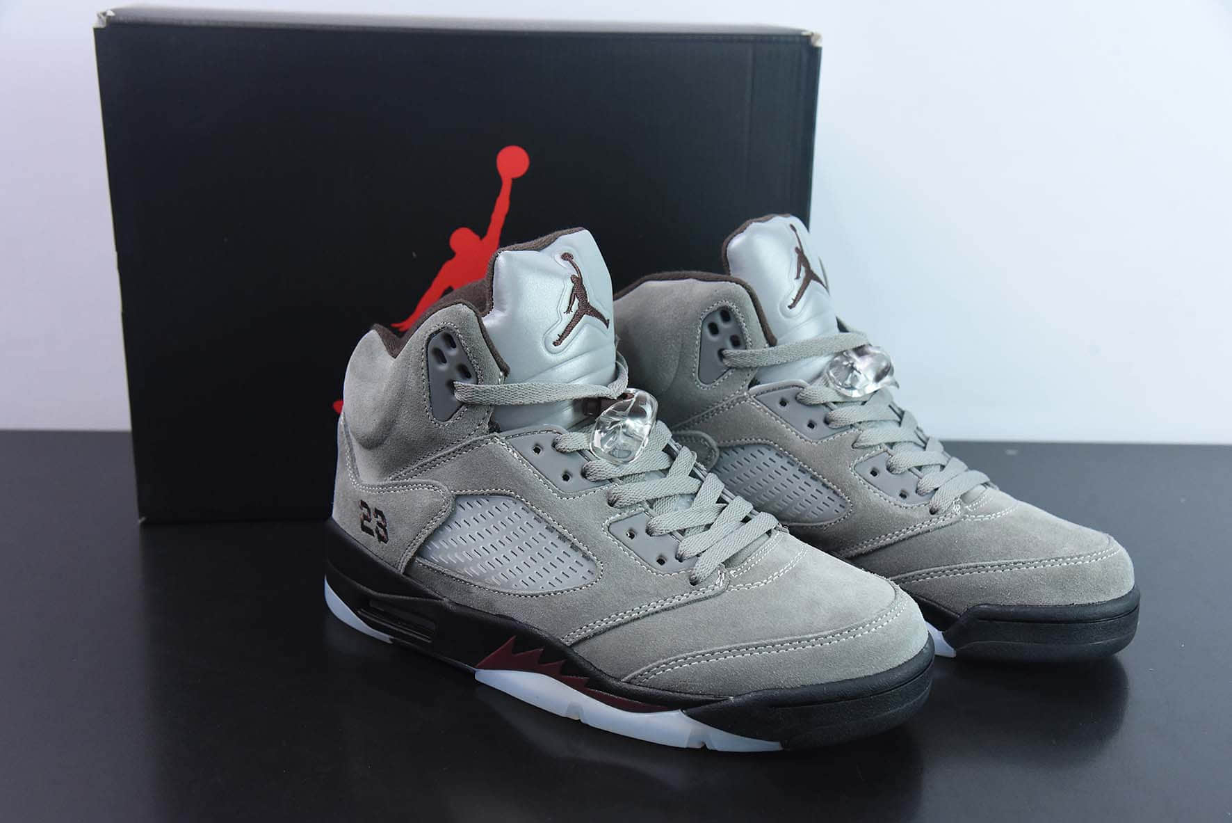 乔丹Air Jordan 5 A Ma Maniere x Air Jordan 5 Light Bone Retro AJ5灰红联名款高帮篮球鞋纯原版本 货号:FD1330-006