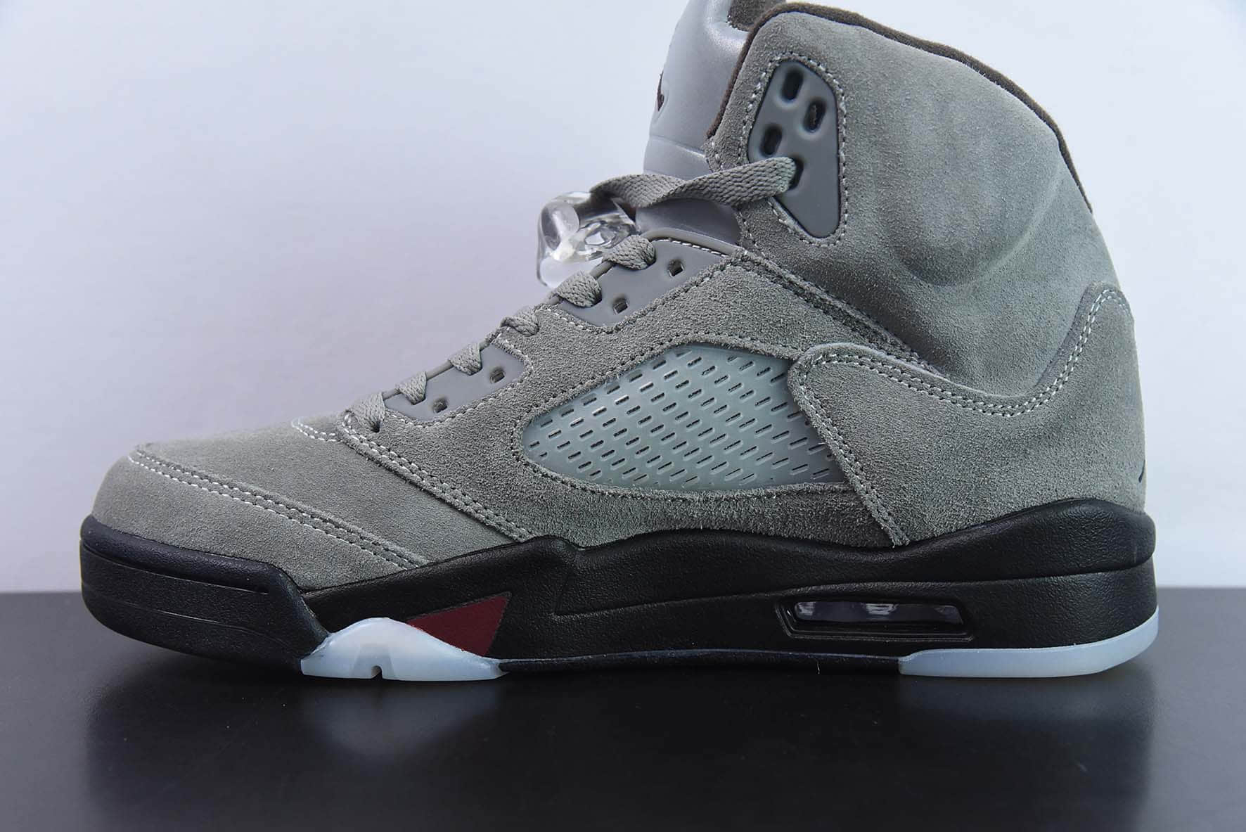 乔丹Air Jordan 5 A Ma Maniere x Air Jordan 5 Light Bone Retro AJ5灰红联名款高帮篮球鞋纯原版本 货号:FD1330-006