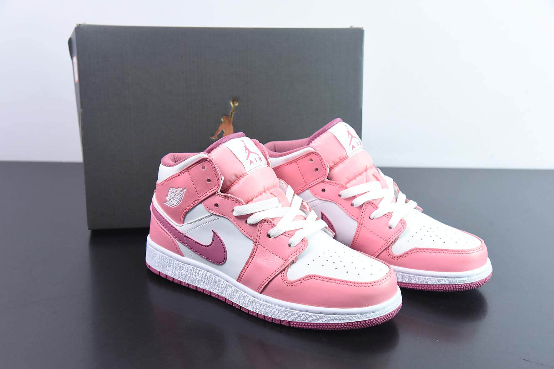 乔丹Air Jordan 1 Mid GS AJ1女款粉白中帮休闲篮球鞋纯原版本 货号:DQ8423-616