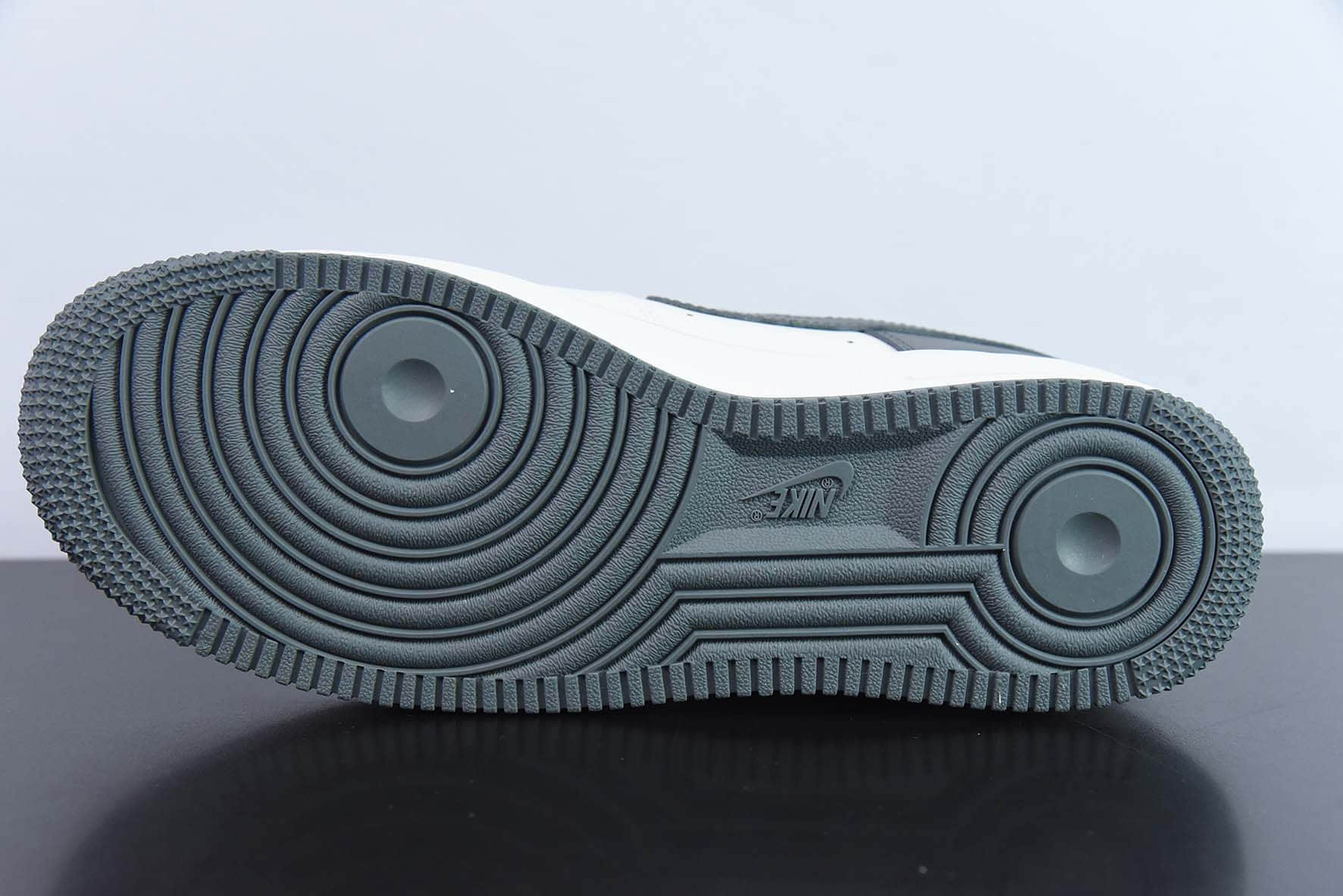 耐克Nike Air Force 1 Low '07 “奶奶灰”灰白拼接空军一号低帮休闲板鞋纯原版本 货号:DB3301-022