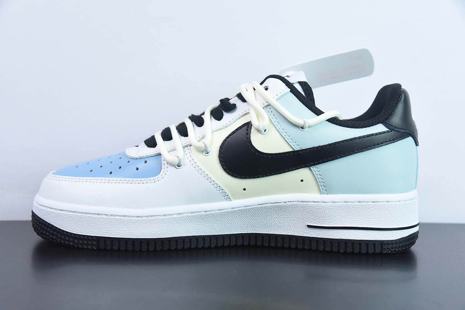 耐克Nike Air Force 1'07 LowWhiteBeigeLight Blue白米浅蓝黑皇冠涂鸦绑绳空军一号低帮休闲板鞋纯原版本 货号：DH7561-102