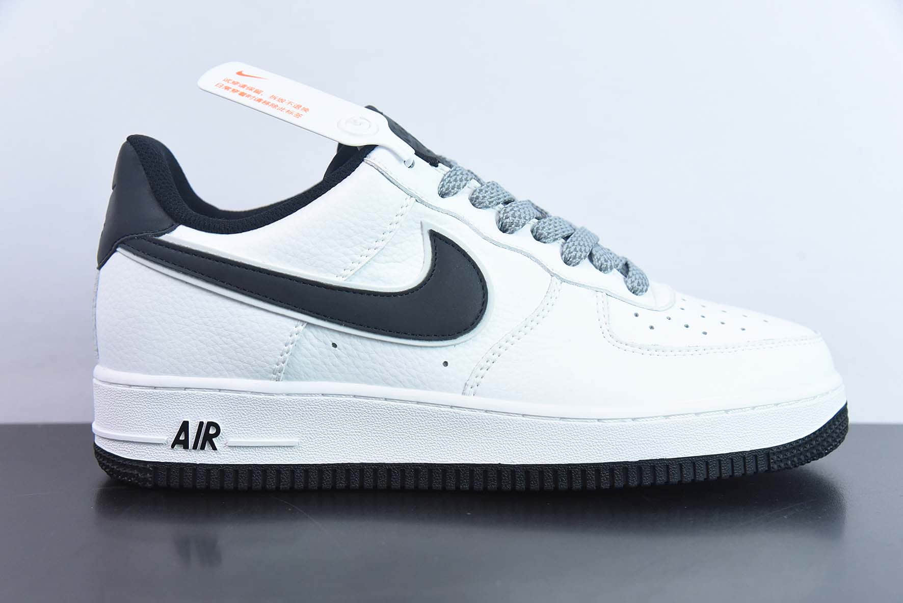 耐克Nike Air Force 1 '07 Low QSWhiteBlack Reflectiv Swoosh皮革白黑天使反光钩子空军一号经典低帮百搭休闲运动板鞋纯原版本 货号:LS0216-026
