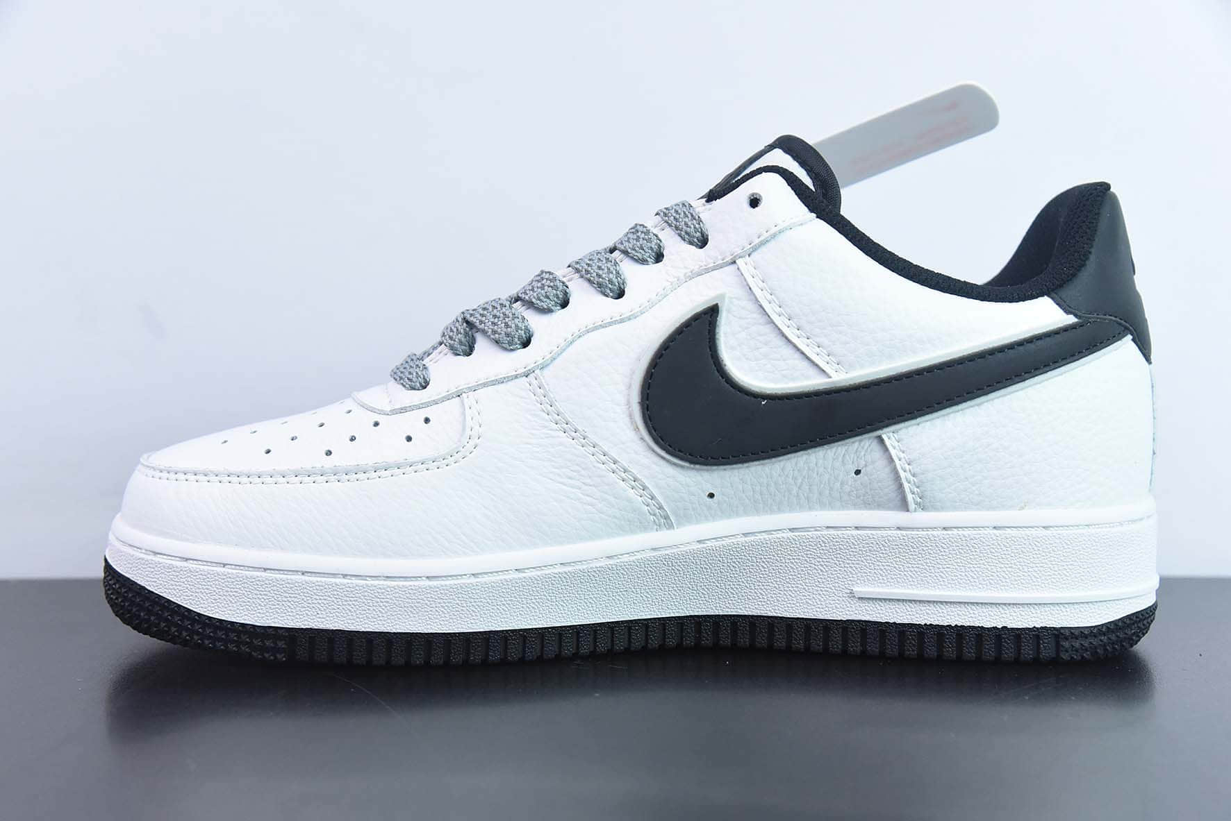 耐克Nike Air Force 1 '07 Low QSWhiteBlack Reflectiv Swoosh皮革白黑天使反光钩子空军一号经典低帮百搭休闲运动板鞋纯原版本 货号:LS0216-026