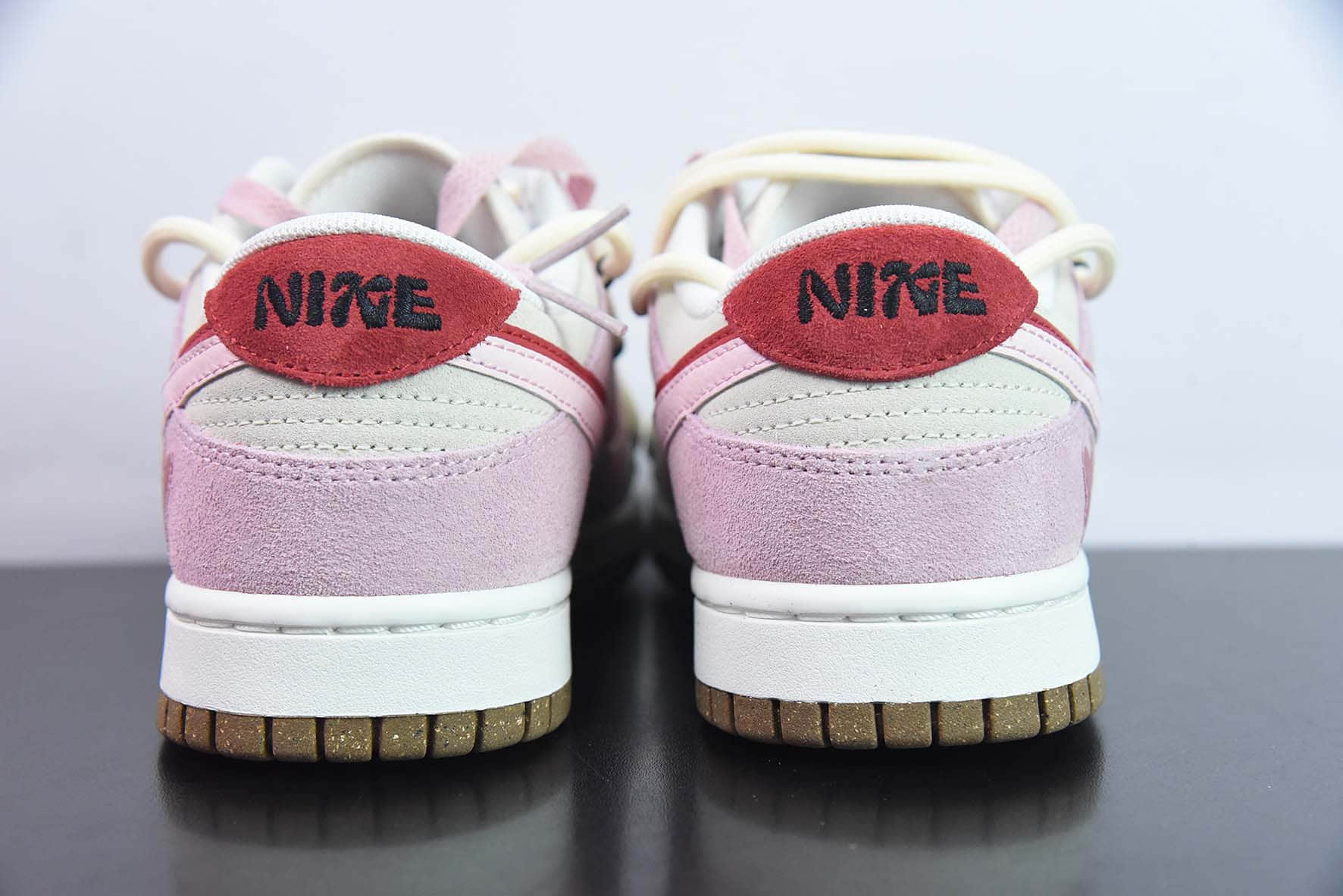 耐克Nike SB Dunk Low 85系列粉兔子兔年限定解构绑带双勾SB低帮休闲滑板鞋纯原版本 货号：DO9457-136