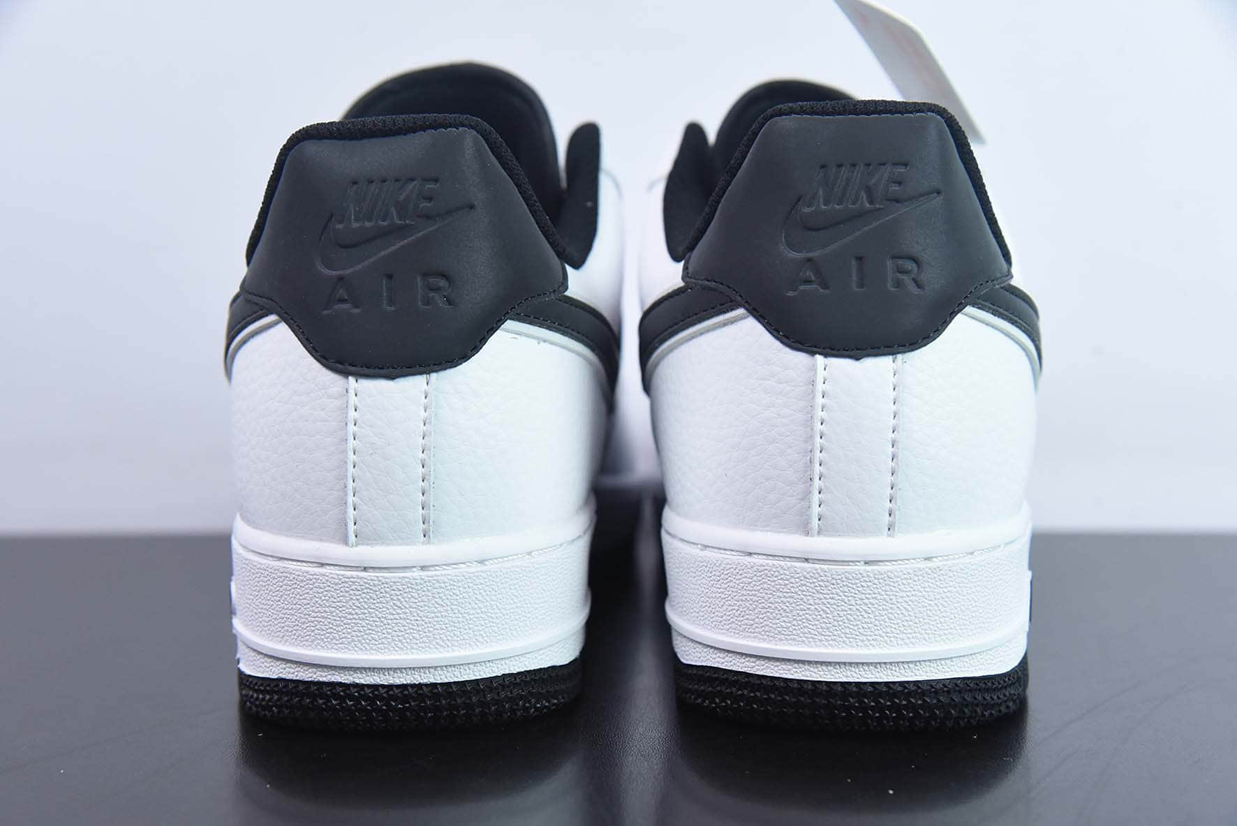 耐克Nike Air Force 1 '07 Low QSWhiteBlack Reflectiv Swoosh皮革白黑天使反光钩子空军一号经典低帮百搭休闲运动板鞋纯原版本 货号:LS0216-026
