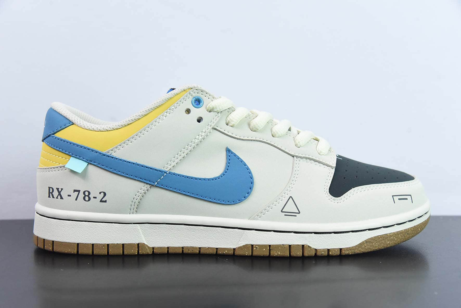 耐克Nike SB Dunk Low 大友克洋联名款麂皮机械朋克SB低帮休闲滑板鞋纯原版本 货号：DD0302-356 