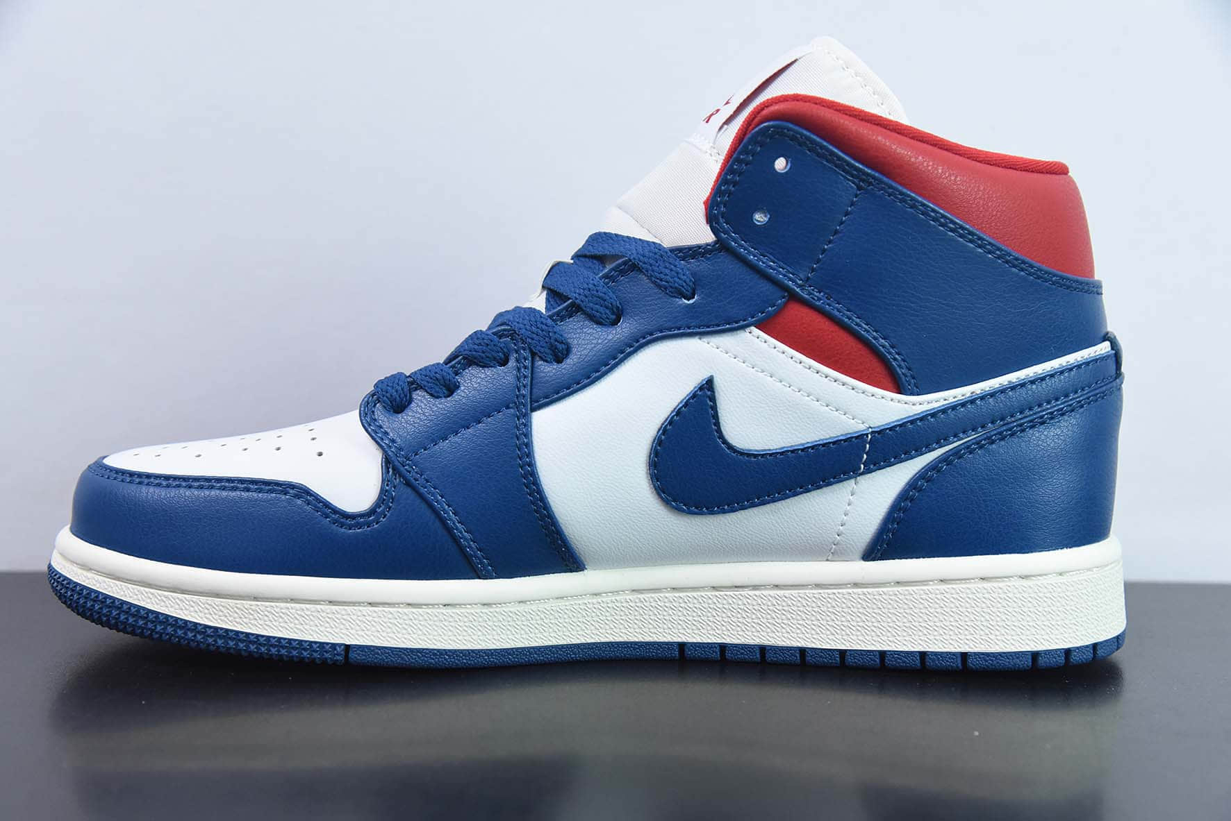 乔丹Air Jordan 1 Mid 白蓝红脚趾中帮复古运动鞋纯原版本 货号： BQ6472-146