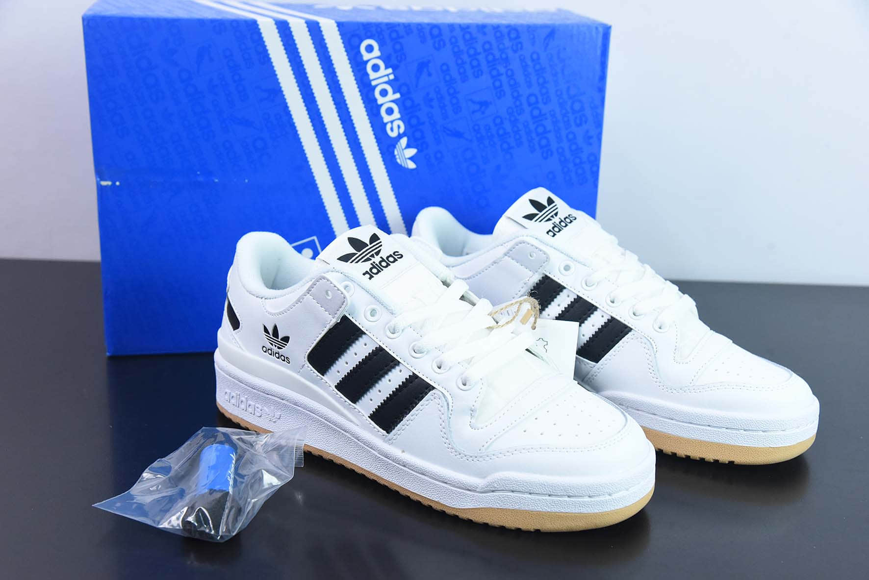 阿迪达斯Adidas Originals Forum 84 Low皮革白黑生胶底罗马系列魔术贴低帮复古系带百搭休闲运动板鞋纯原版本 货号:HP9088