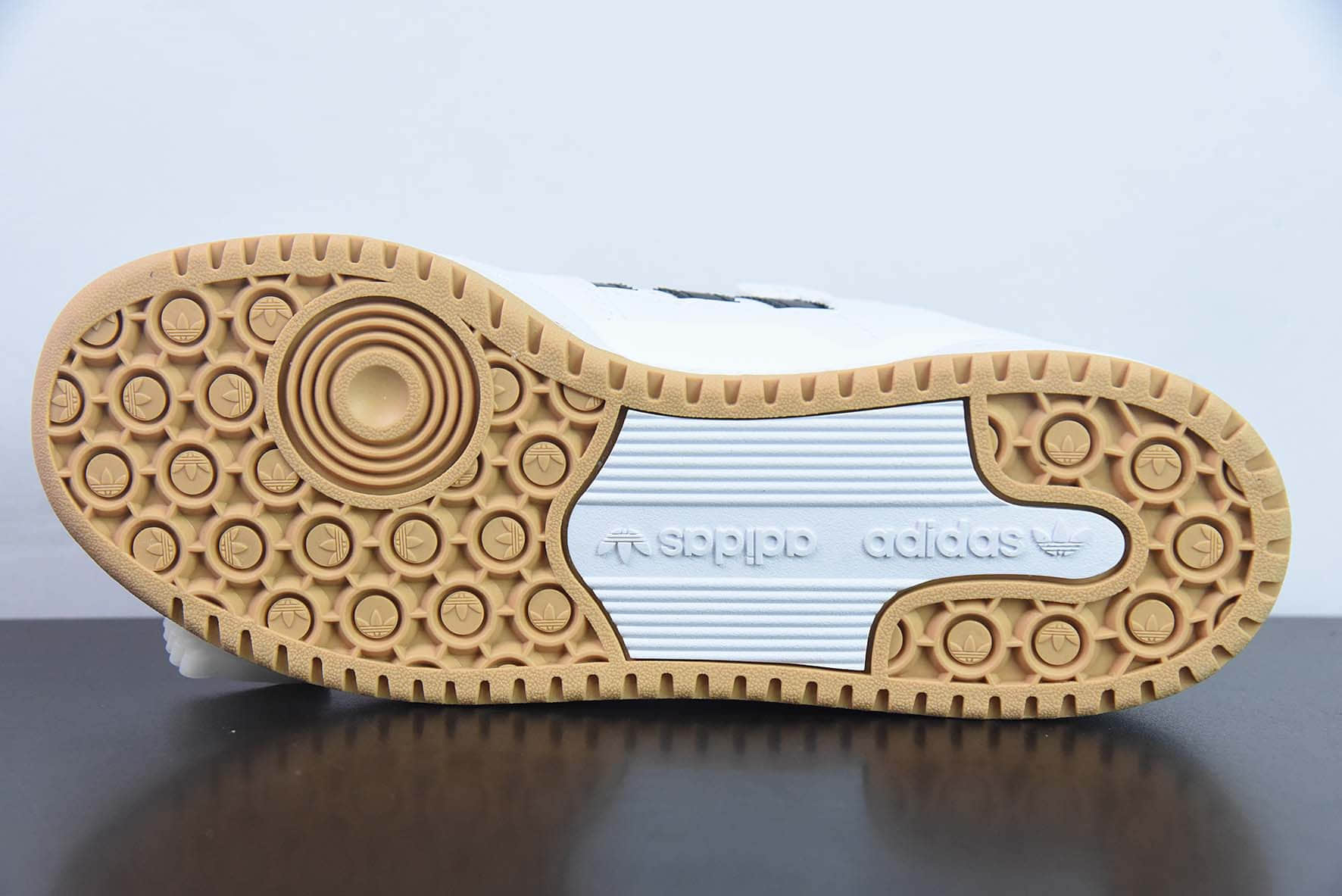 阿迪达斯Adidas Originals Forum 84 Low皮革白黑生胶底罗马系列魔术贴低帮复古系带百搭休闲运动板鞋纯原版本 货号:HP9088