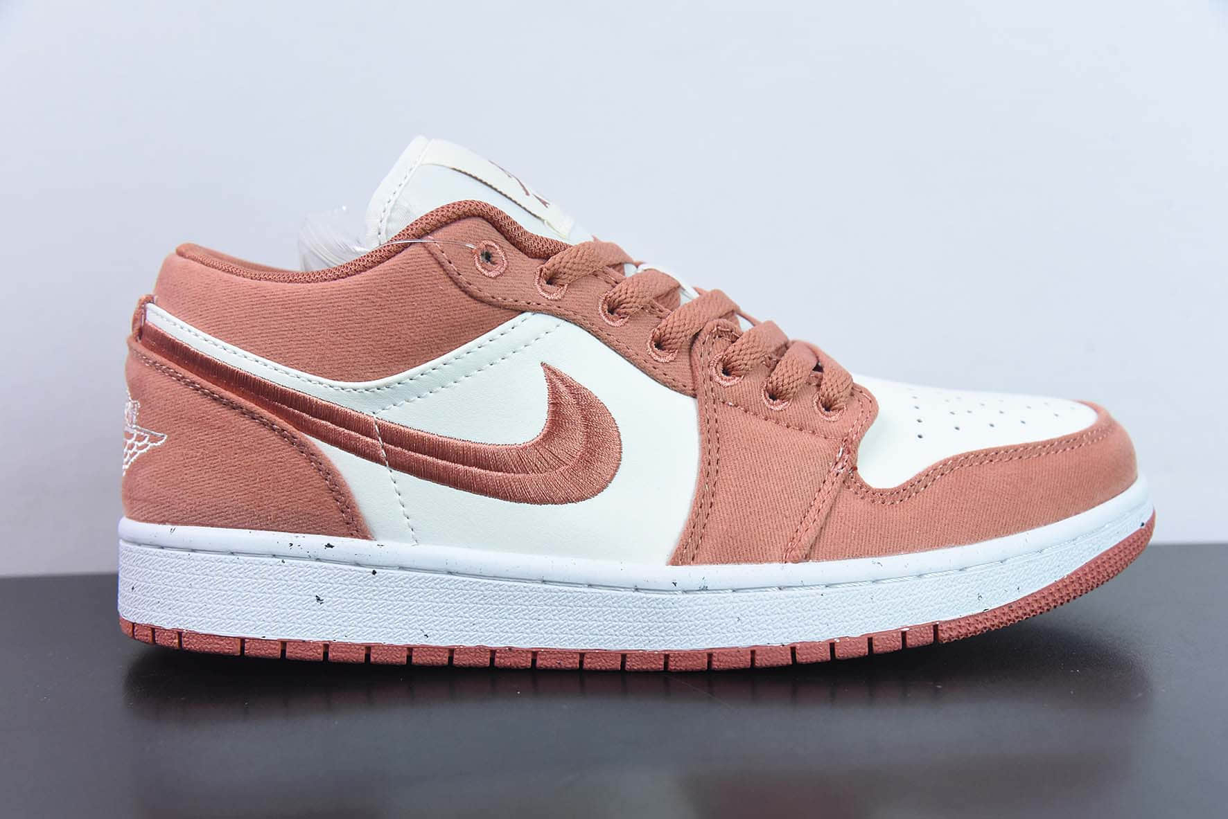 乔丹Air Jordan 1 Low AJ1 乔丹1代白粉刺绣低帮文化篮球鞋纯原版本 货号:FN3722-801
