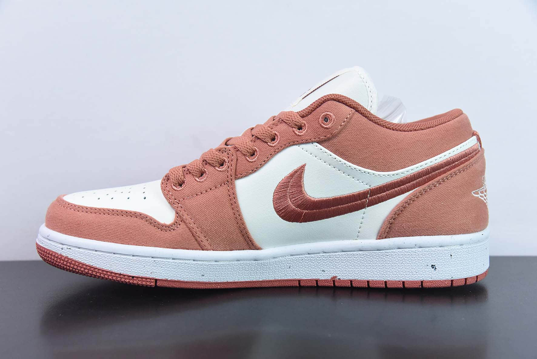 乔丹Air Jordan 1 Low AJ1 乔丹1代白粉刺绣低帮文化篮球鞋纯原版本 货号:FN3722-801