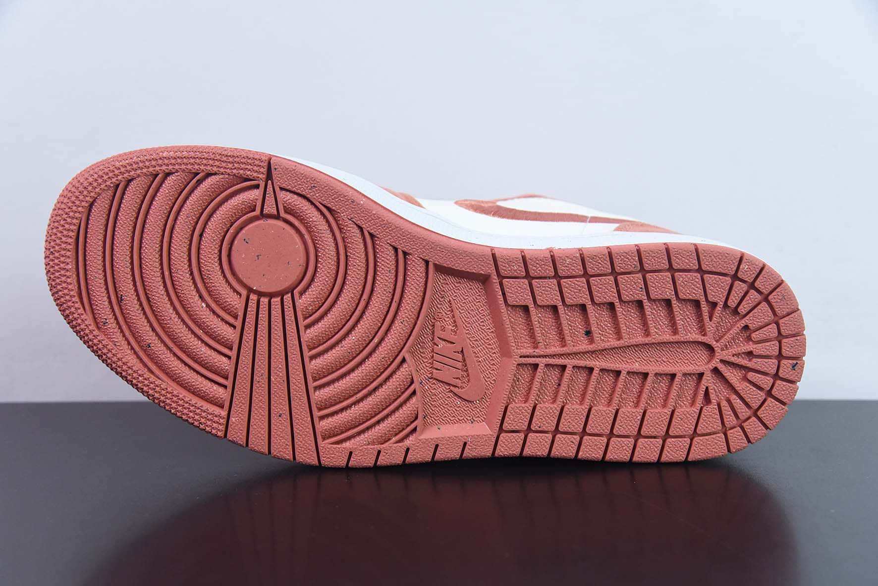 乔丹Air Jordan 1 Low AJ1 乔丹1代白粉刺绣低帮文化篮球鞋纯原版本 货号:FN3722-801