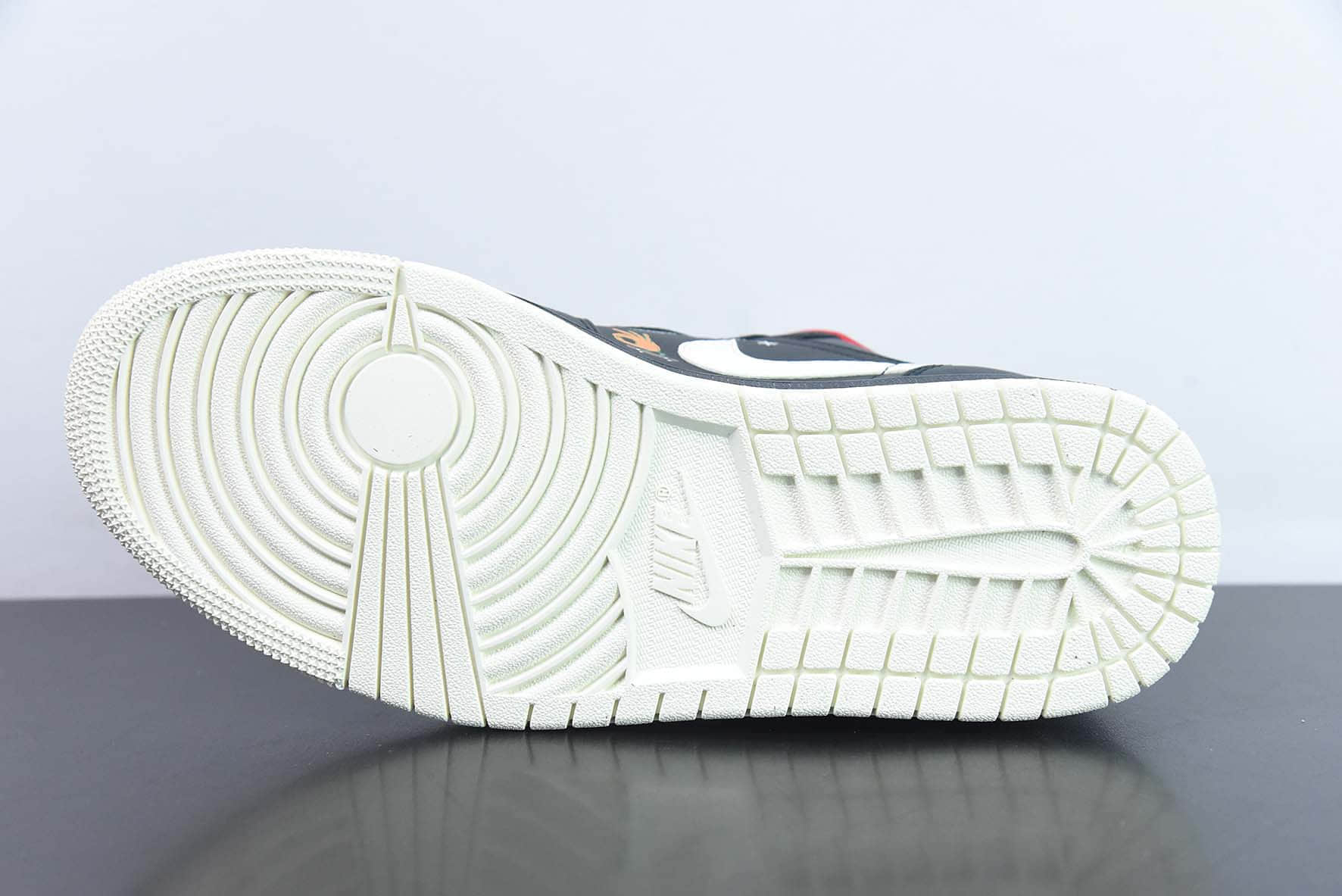 乔丹Air Jordan 1 Low Flaming Swoosh AJ1黑红火焰低帮复古文化篮球鞋纯原版本 货号:FJ7073-010